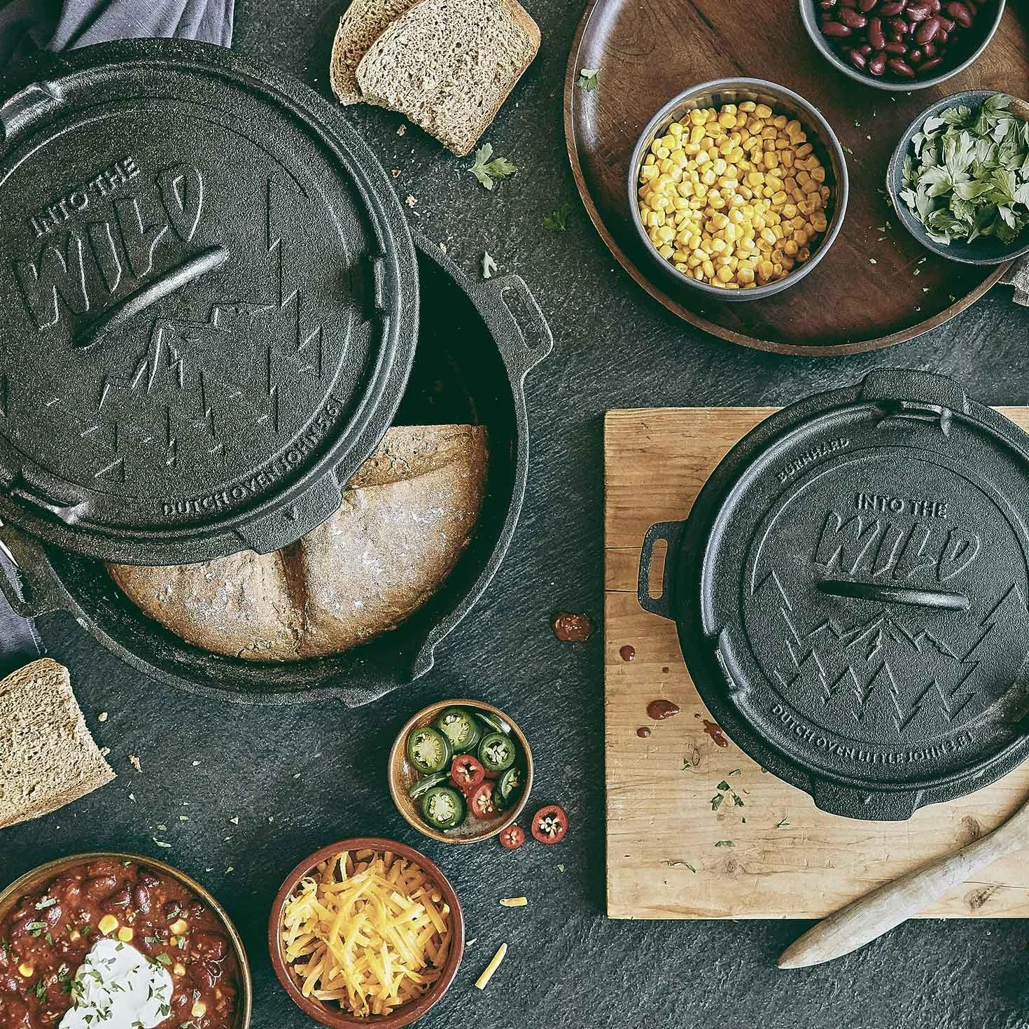 Dutch Oven BURNHARD® in ghisa, 5,6 l capacità, coperchio multifunzione, sollevatore coperchio, per barbecue e focolare, ideale per stufati – Little John