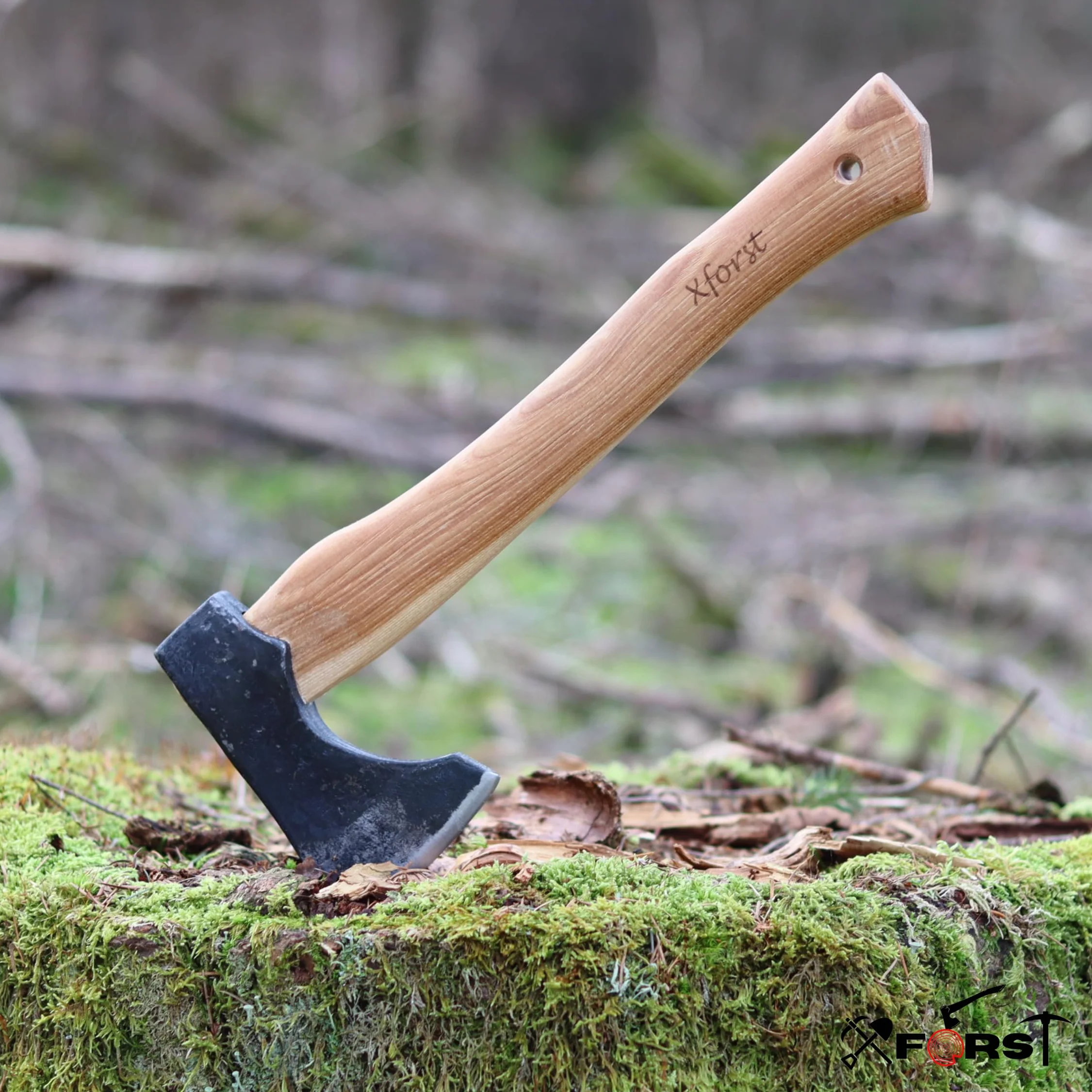 Xforst Ascia Accetta vichinga, scure da sopravvivenza con fodero in pelle, Acciaio al carbonio forgiato, manico in legno di noce americano, modello X-TA5B