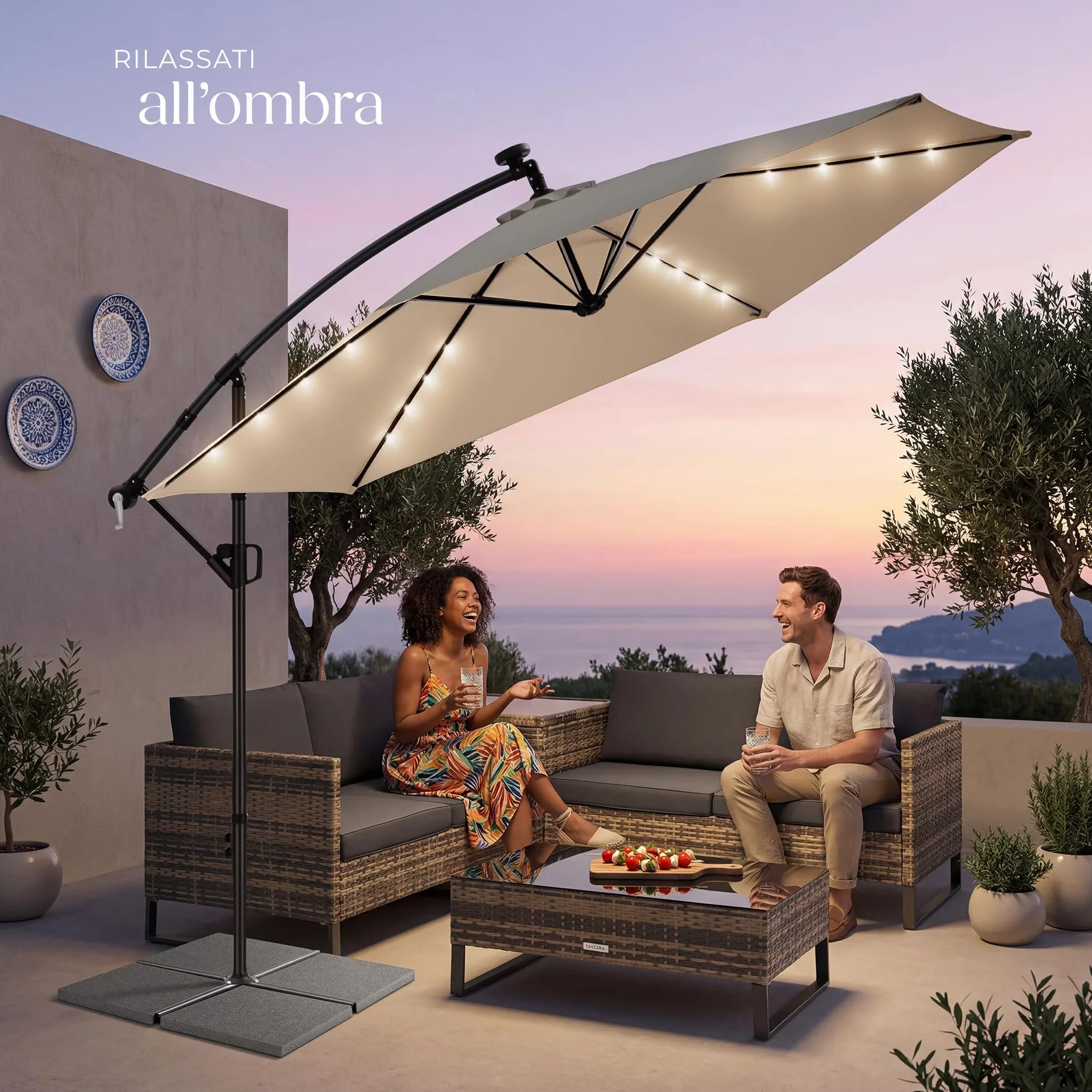 Tectake Ombrellone da Giardino 3,5x3,5 m Braccio Girevole 360° Led Solare Protezione UV 50+