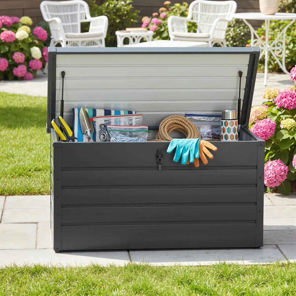 Outsunny Panca Baule Contenitore da Giardino con Chiave, Cassapanca Moderna in Acciaio, Grigio, 120x62x62cm