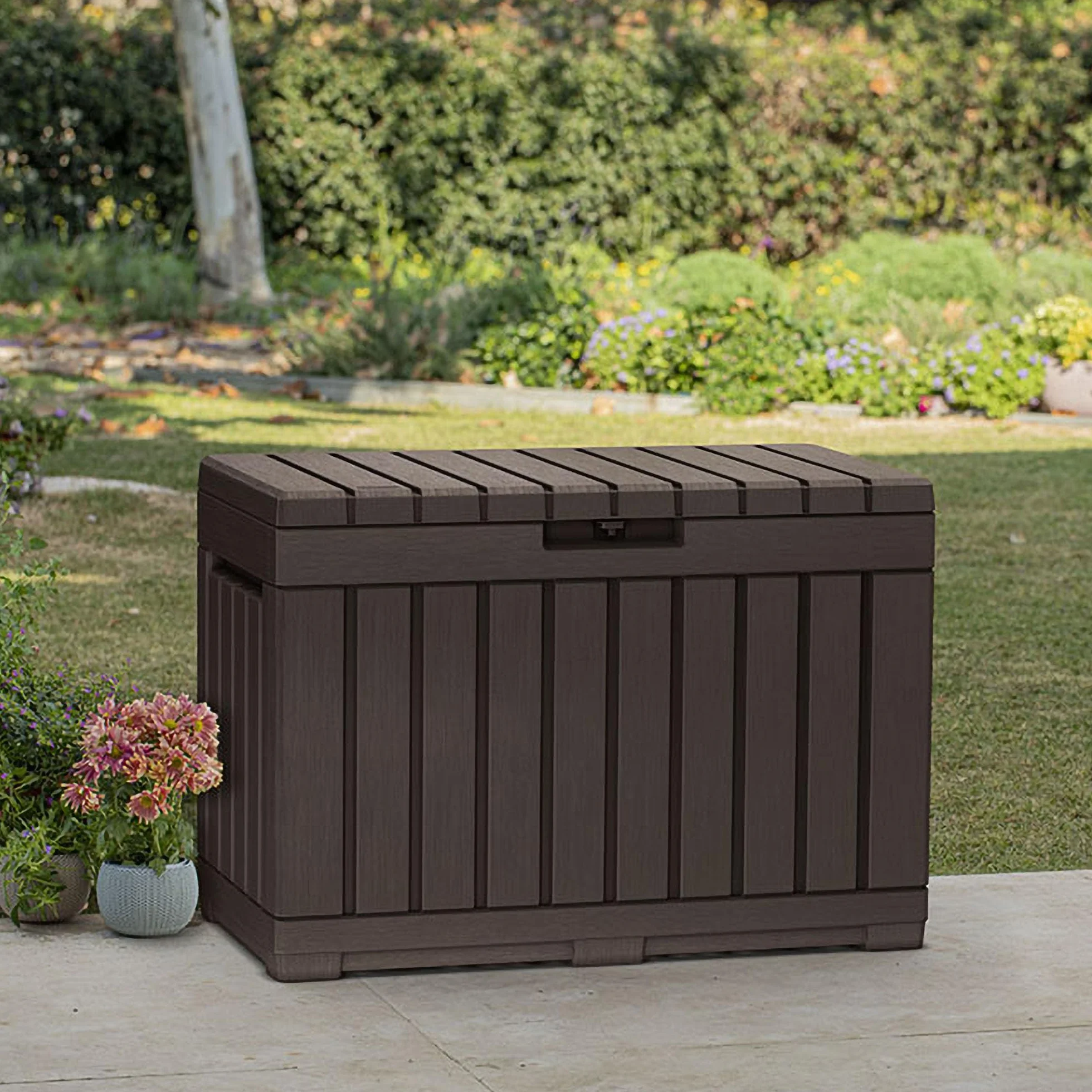 Keter KENTWOOD - Cassapanca da giardino, 190 l, resistente alle intemperie, effetto legno, con funzione di seduta, resistente ai raggi UV, richiudibile, per interni ed esterni
