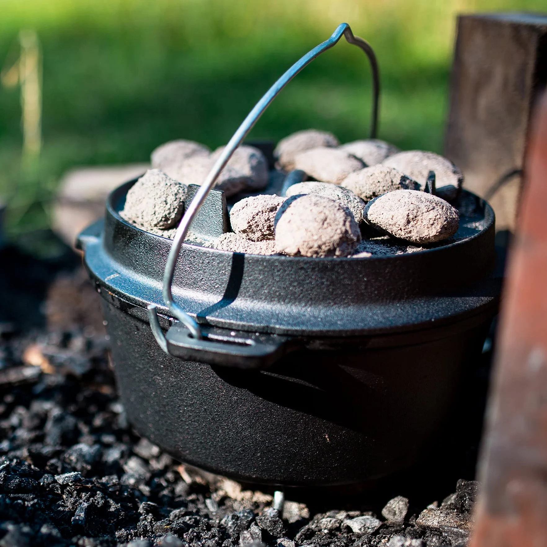 BBQ-Toro Forno Olandese Serie Premium I già cotto - preseasoned I Diverse dimensioni I pentola in ghisa I tostatrice con alza coperchio ((D) - DO9PX - 9,0 litri, pentola senza piedi)