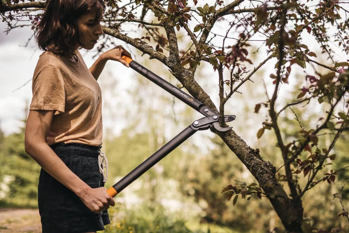 Fiskars PowerGear II Cesoie Bypass per Legno Verde, Lama Antiaderente, Taglio 5 cm, Acciaio Temprato, 70 cm, Nero/Arancione