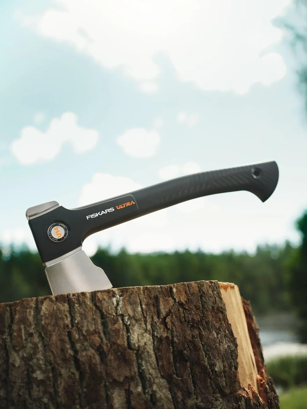 Fiskars Ultra Ascia Universale U14, Ascia Multiuso per Giardino, Lama Acciaio Carbonio, Manico FiberComp, 35,5 cm, Nero