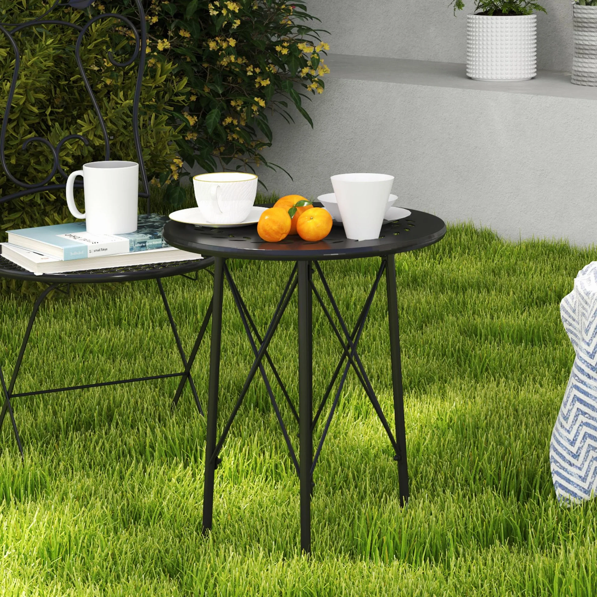 Outsunny Tavolino da Giardino Ø40 cm con Intagli a Fiori e Foglie, Tavolo Rotondo da Esterno e Interno con Piedini Regolabili, Tavolino da Caffè e Portapiante, in Acciaio, Nero