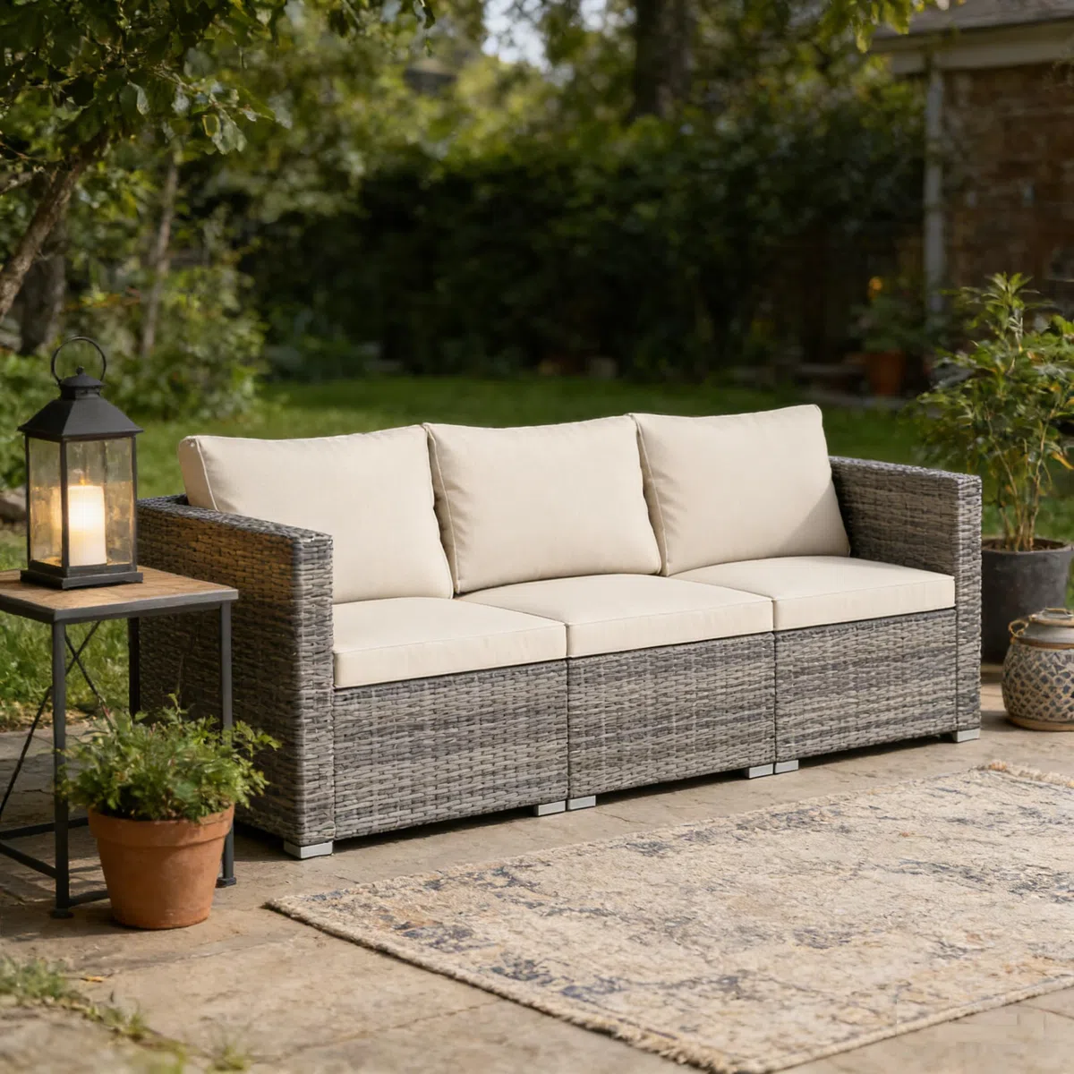 GIANTEX Divano da Giardino a 3 Posti in Rattan con Cuscino Imbottito, Mobili per Terrazza e Balcone, Colore Beige/Grigio, 193 x 67 x 61,5 cm (Beige)