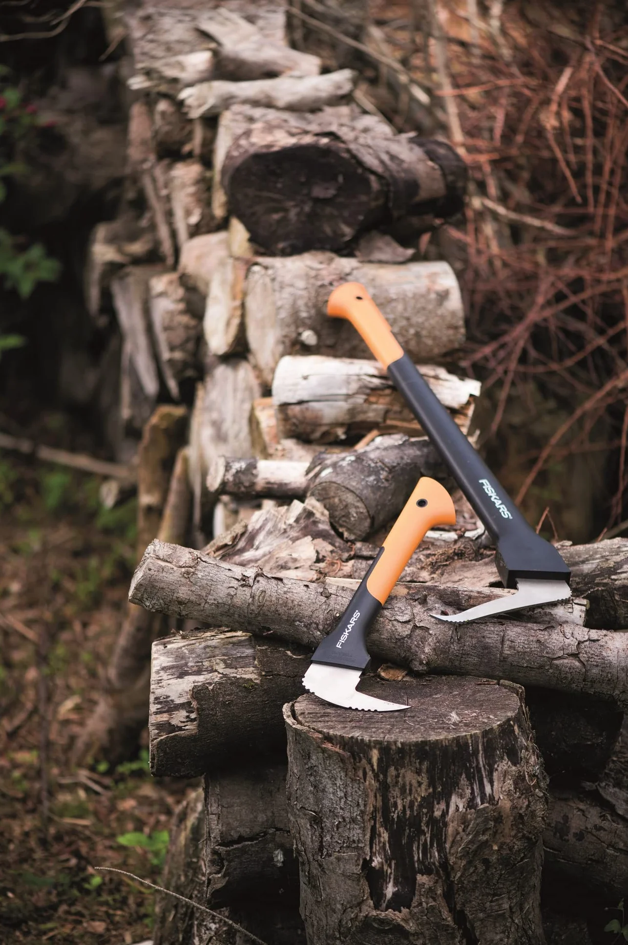 Fiskars Zappino tiratronchi, Lunghezza: 78,5 cm, Lama in acciaio temprato/Manico resistente in fibra di vetro, Fodero per trasporto e conservazione incluso, Nero/Arancione, WoodXpert, XA22, 1003623