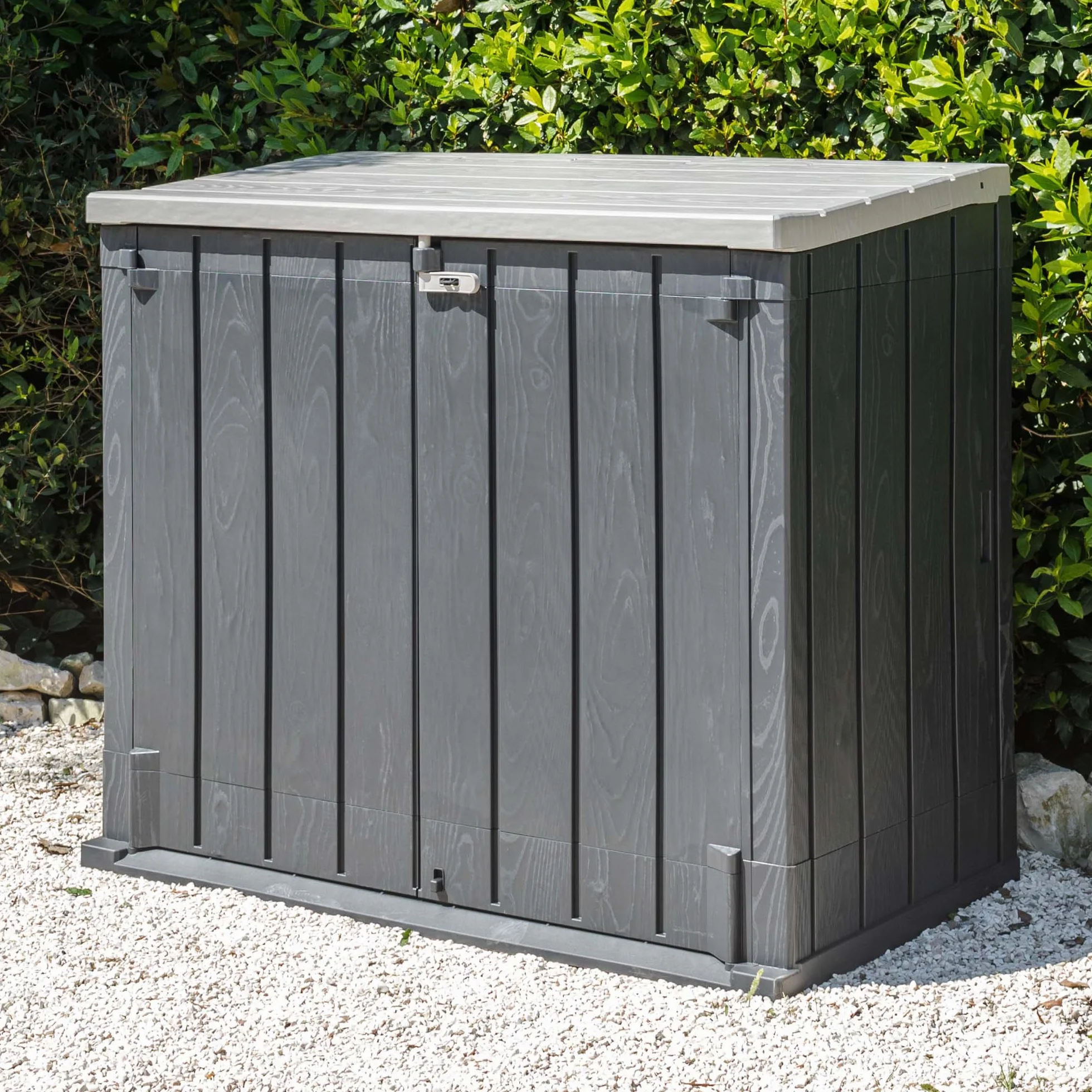Toomax Stora Way Plus XL Baule 1270L portattrezzi 145x85x124,5h cm, in plastica resistente antracite/grigio, porta bidoni spazzatura, apertura assistita e chiusura a chiavistello, ideale per esterno