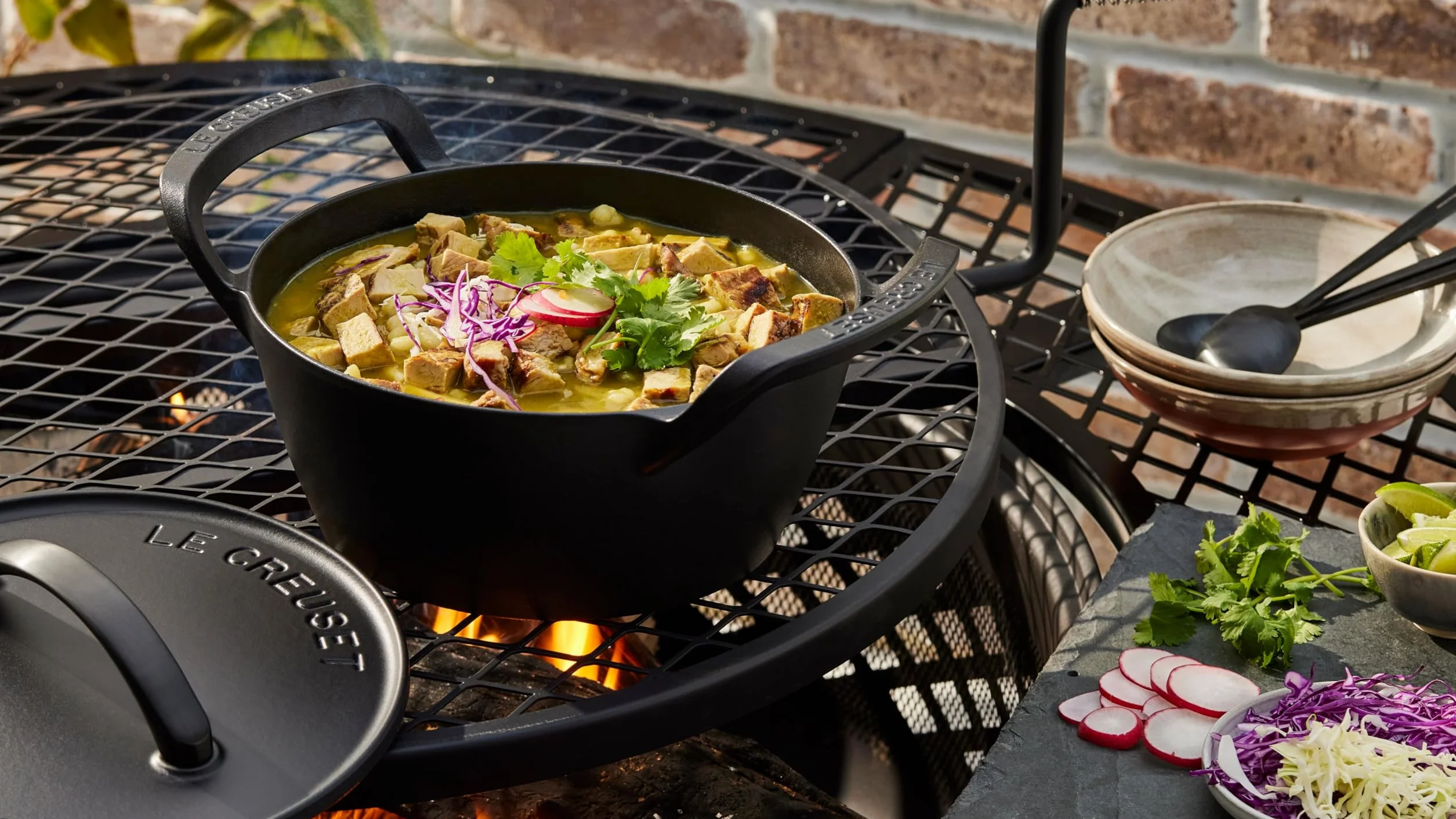 Le Creuset Casseruola rotonda in ghisa per barbecue da esterno