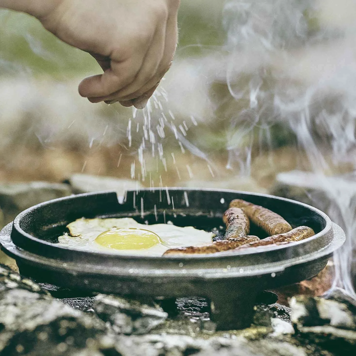 Dutch Oven BURNHARD® in ghisa, 5,6 l capacità, coperchio multifunzione, sollevatore coperchio, per barbecue e focolare, ideale per stufati – Little John