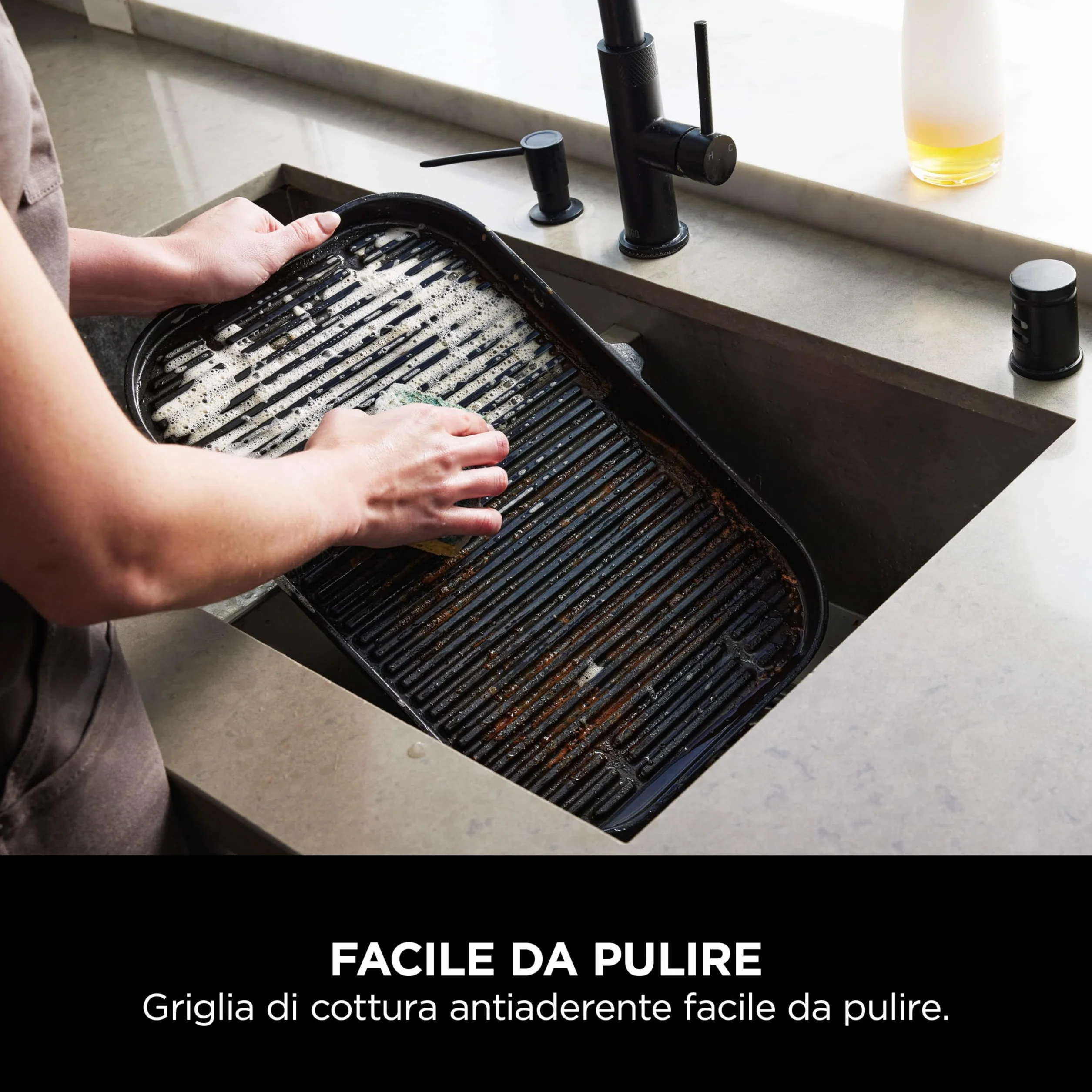 Ninja Woodfire Pro Connect XL Barbecue Elettrico 7 in 1 Griglia Affumicatore Friggitrice ad Aria Controllo App Blu/Nero