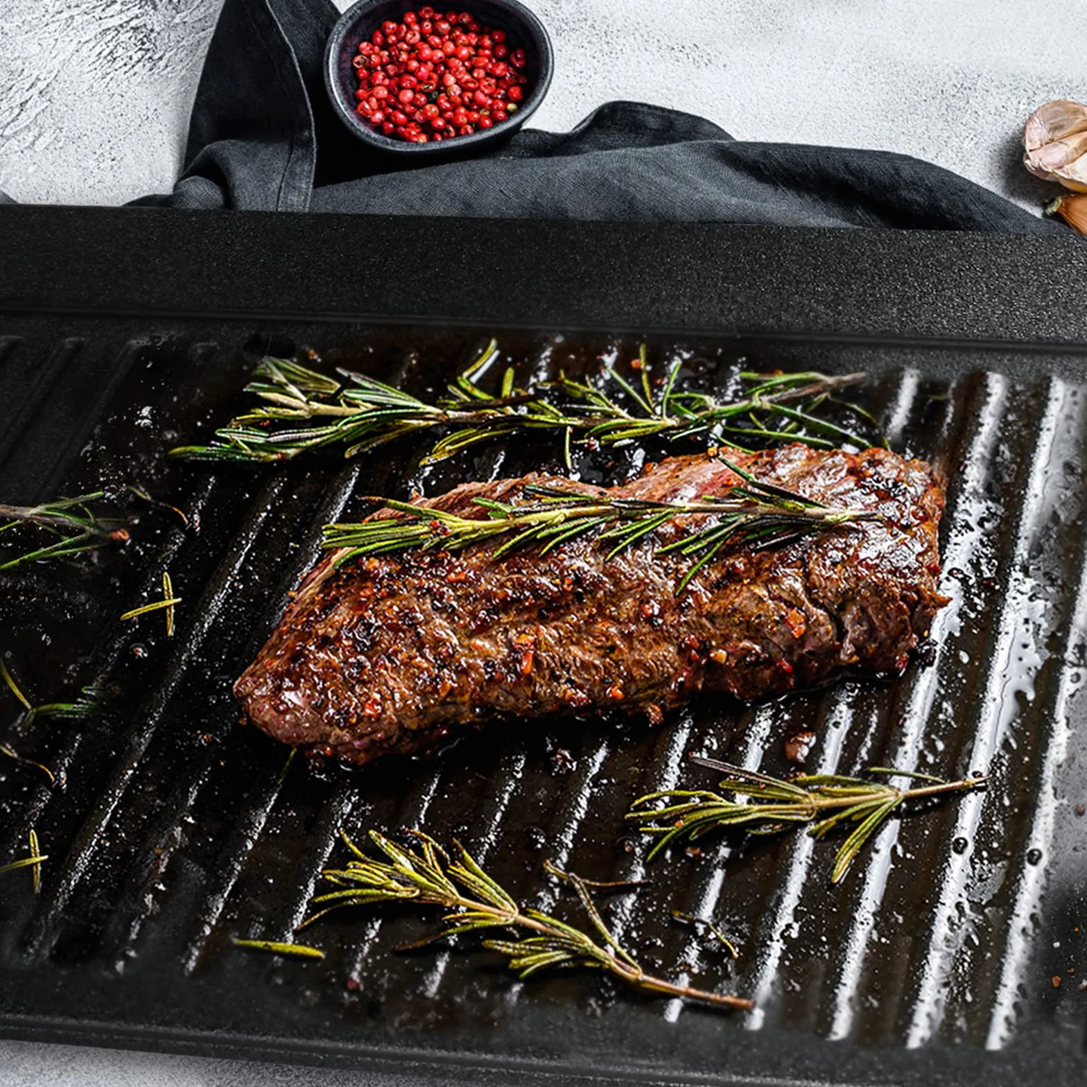 Dutch Oven Set da 12 pezzi in scatola di legno per barbecue con piedini e coperchio, pentola in ghisa per forno a microonde e per interni con molti accessori