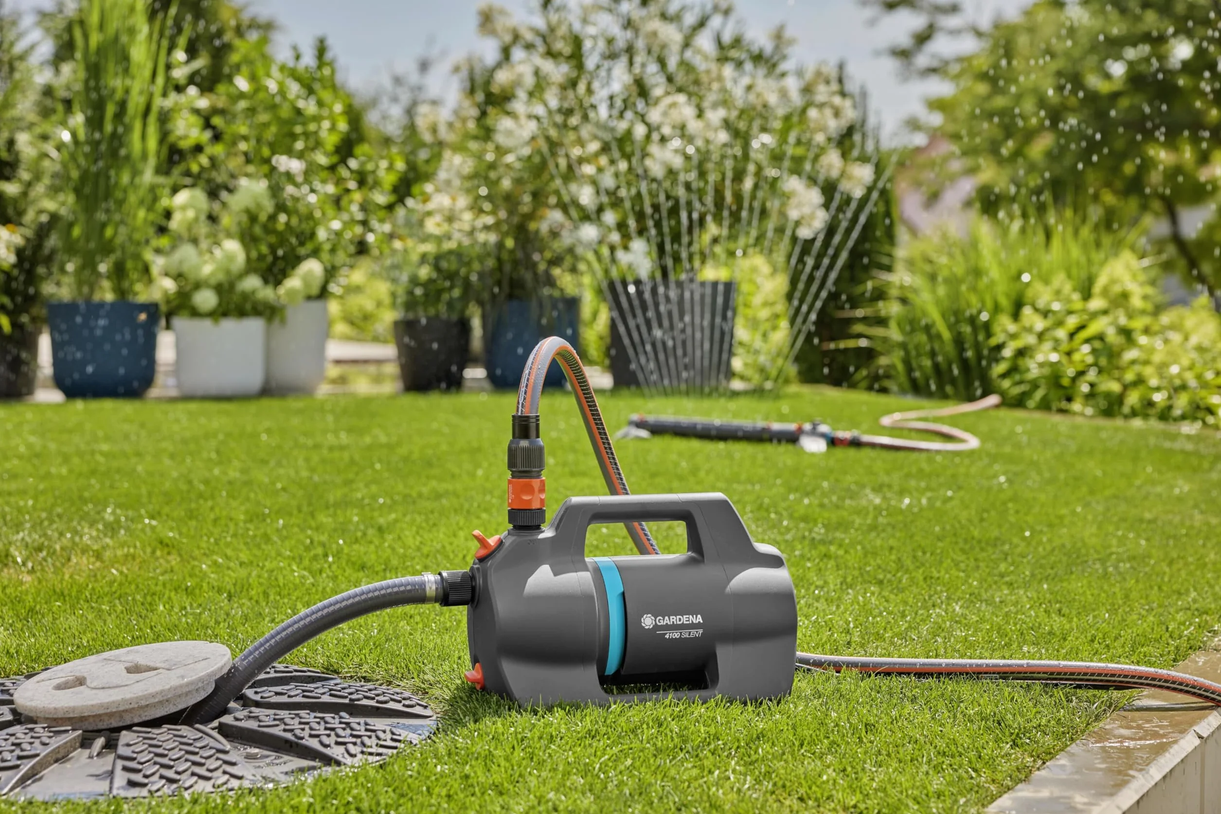 Pompa da giardino Gardena 4100 Silent: Pompa per irrigazione molto silenziosa e innovativa, portata 4100 l/h, motore da 550 W, 3,6 bar, impermeabile, a risparmio energetico (9050-20)