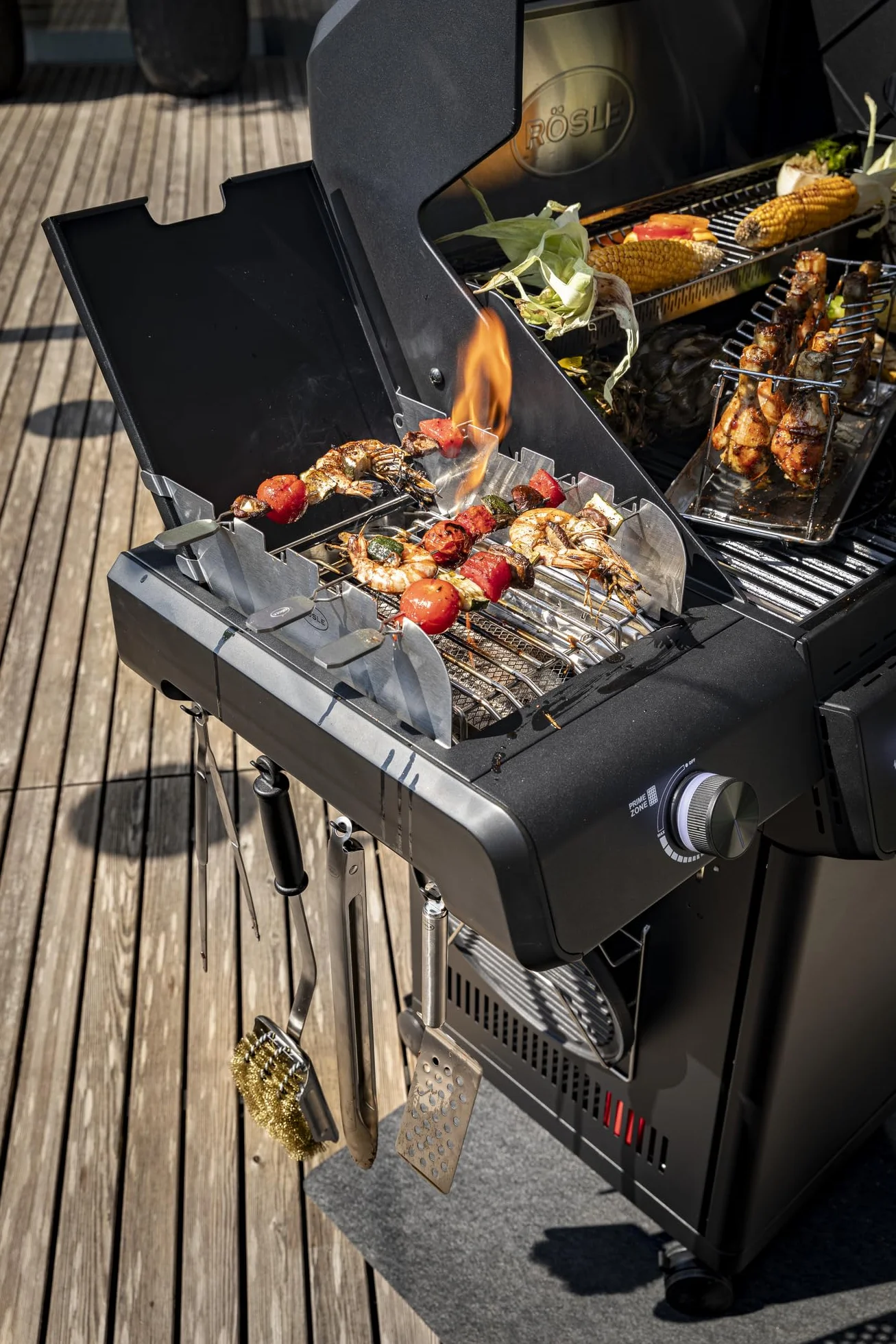 RÖSLE ALLFLAME Hero 4 Barbecue a gas, 4 bruciatori 3.5 kW, PRIMEZONE, superficie cottura 70x45 cm, griglie ghisa