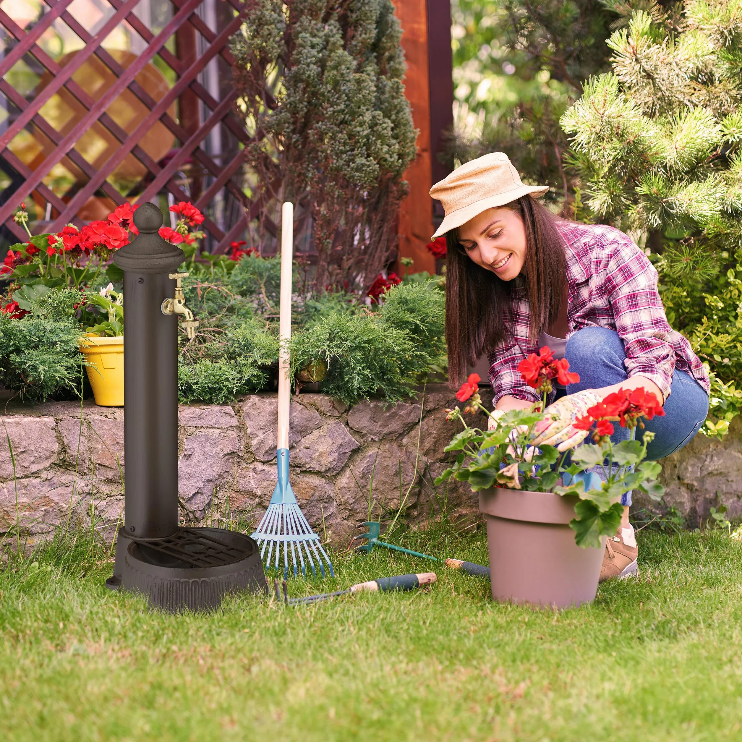 Relaxdays Fontana da Giardino in Stile Antico, Fontanella a Colonna con Rubinetto e Vaschetta, HLP: 65x25x30 cm, Marrone