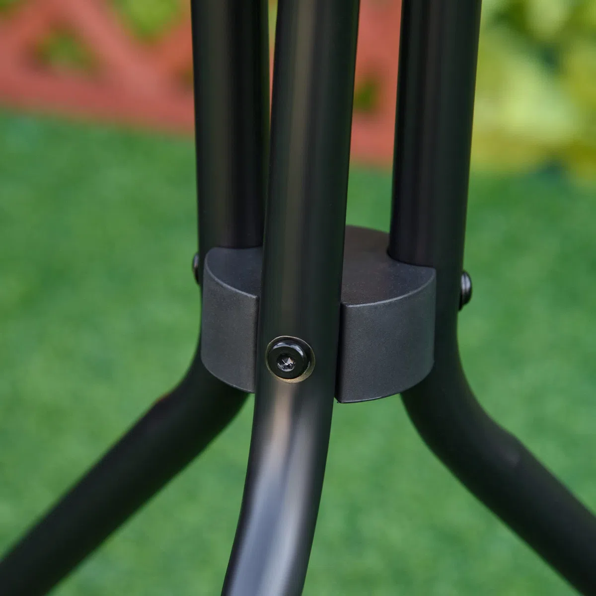 Outsunny Tavolino da Giardino Rotondo in Vetro Φ50x55cm Nero