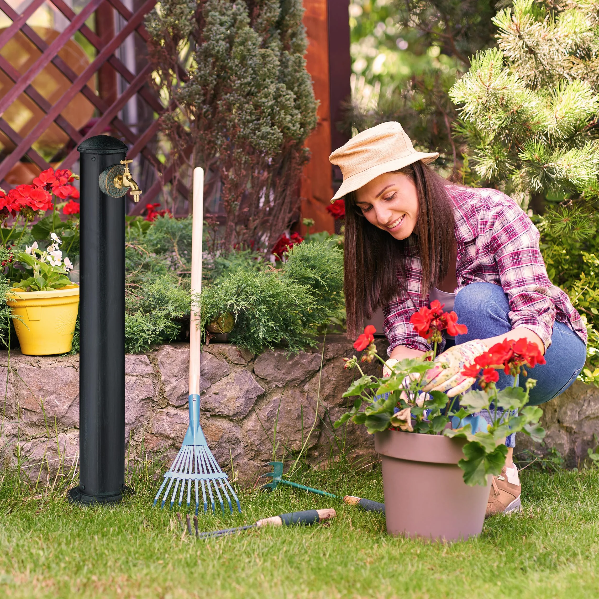 Relaxdays Fontana da Giardino in Stile Antico, Fontanella a Colonna con Rubinetto Acqua, HLP: 91x18x17,5 cm, Verde Scuro