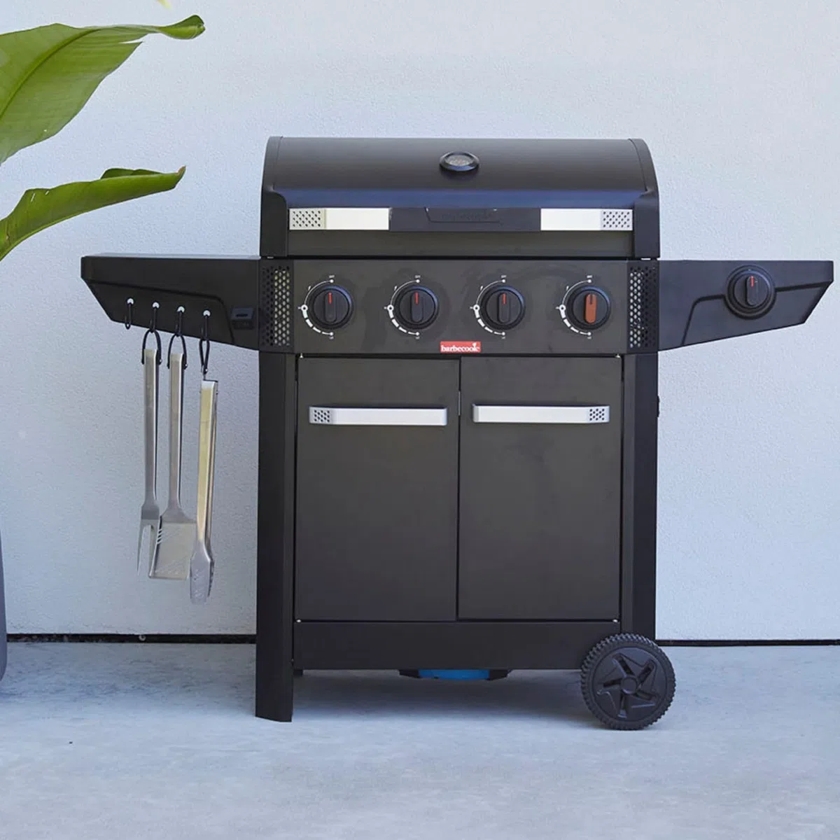 Barbecook grill gazowy Luca 412 145.4x60.3x112.3cm czarny z szafką i palnikiem bocznym