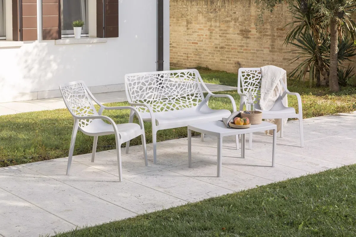 Set Maratea Salotto da giardino polipropilene fibra di vetro 4 posti Divano due posti 2 Poltrone Tavolino impermeabile impilabile Grigio Chiaro