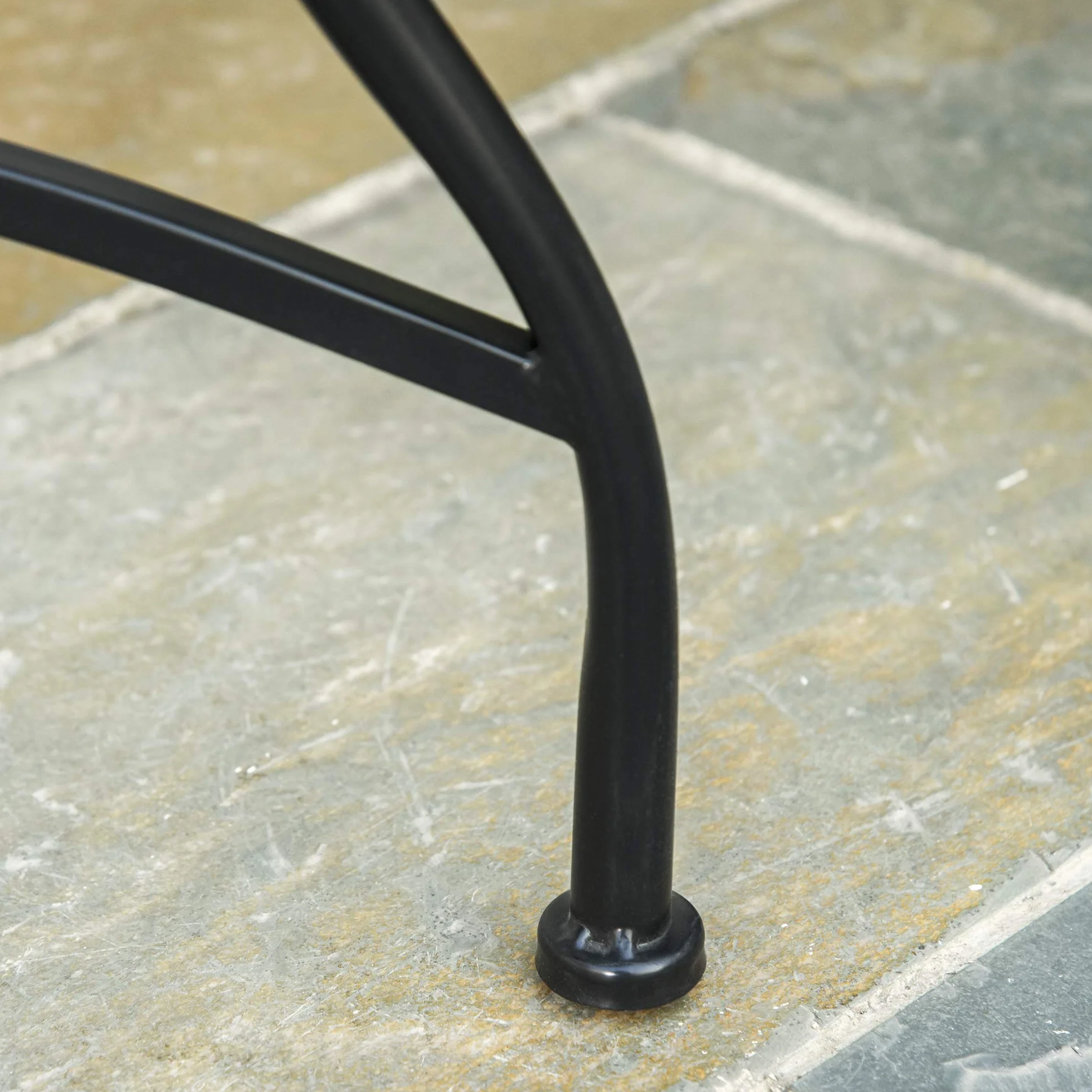 Outsunny Tavolino da Giardino in Metallo e Ceramica Ф60x71cm Nero