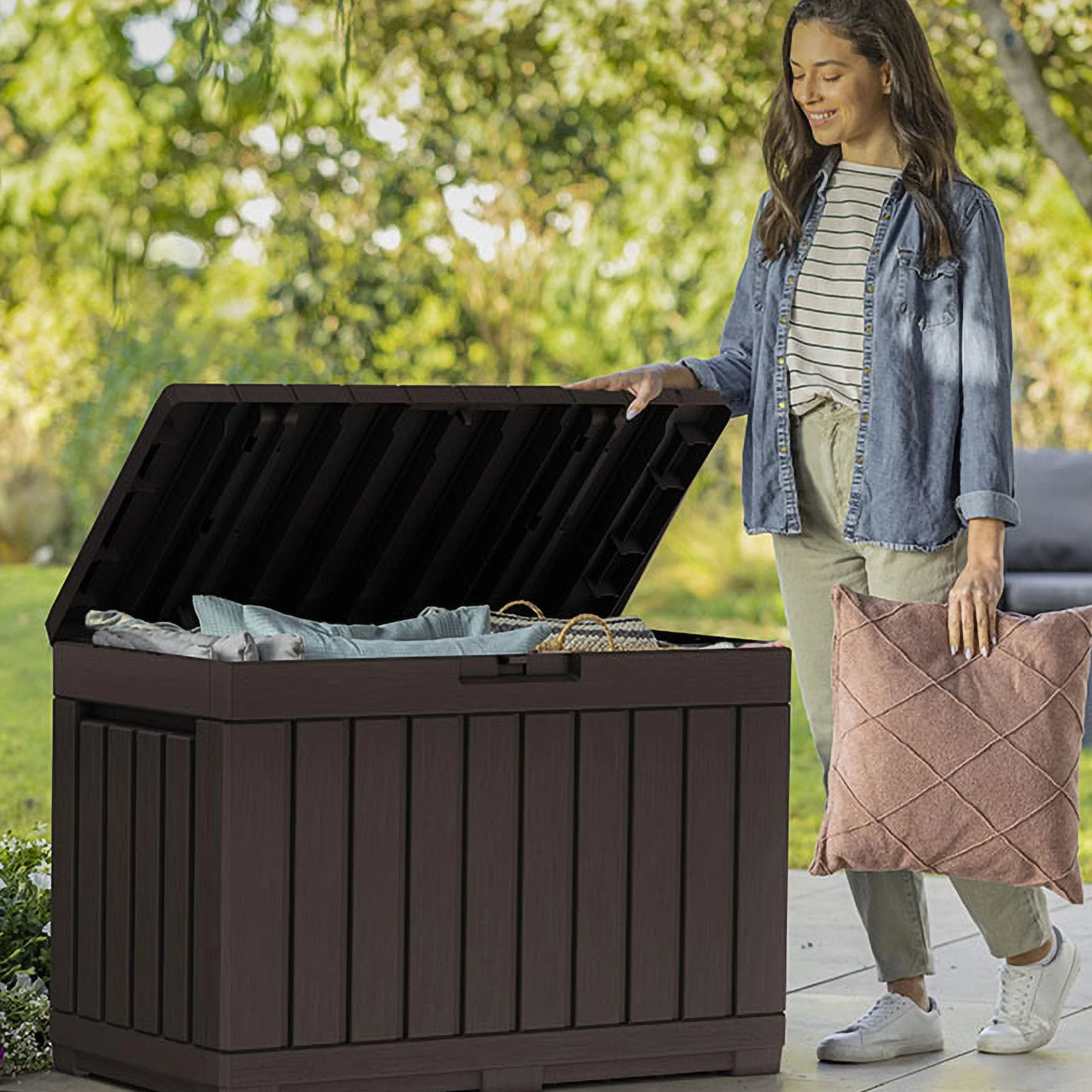 Keter KENTWOOD - Cassapanca da giardino, 190 l, resistente alle intemperie, effetto legno, con funzione di seduta, resistente ai raggi UV, richiudibile, per interni ed esterni