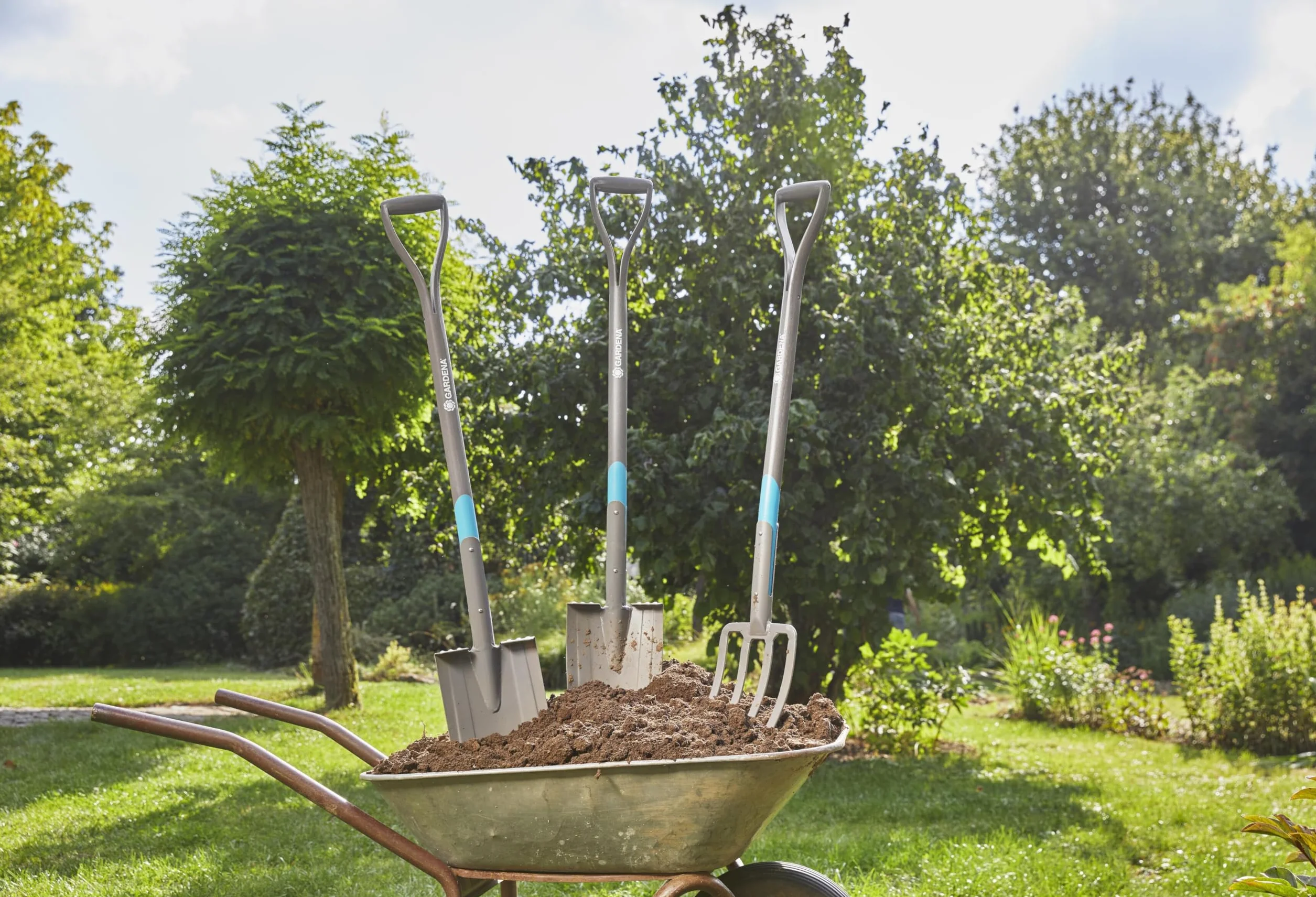Gardena Vanga Natureline: Vanga da Giardino in Acciaio di Alta qualità per Scavare e Smuovere, Poggiapiedi Sicuro, Manico in Frassino Fsc (17000-20)