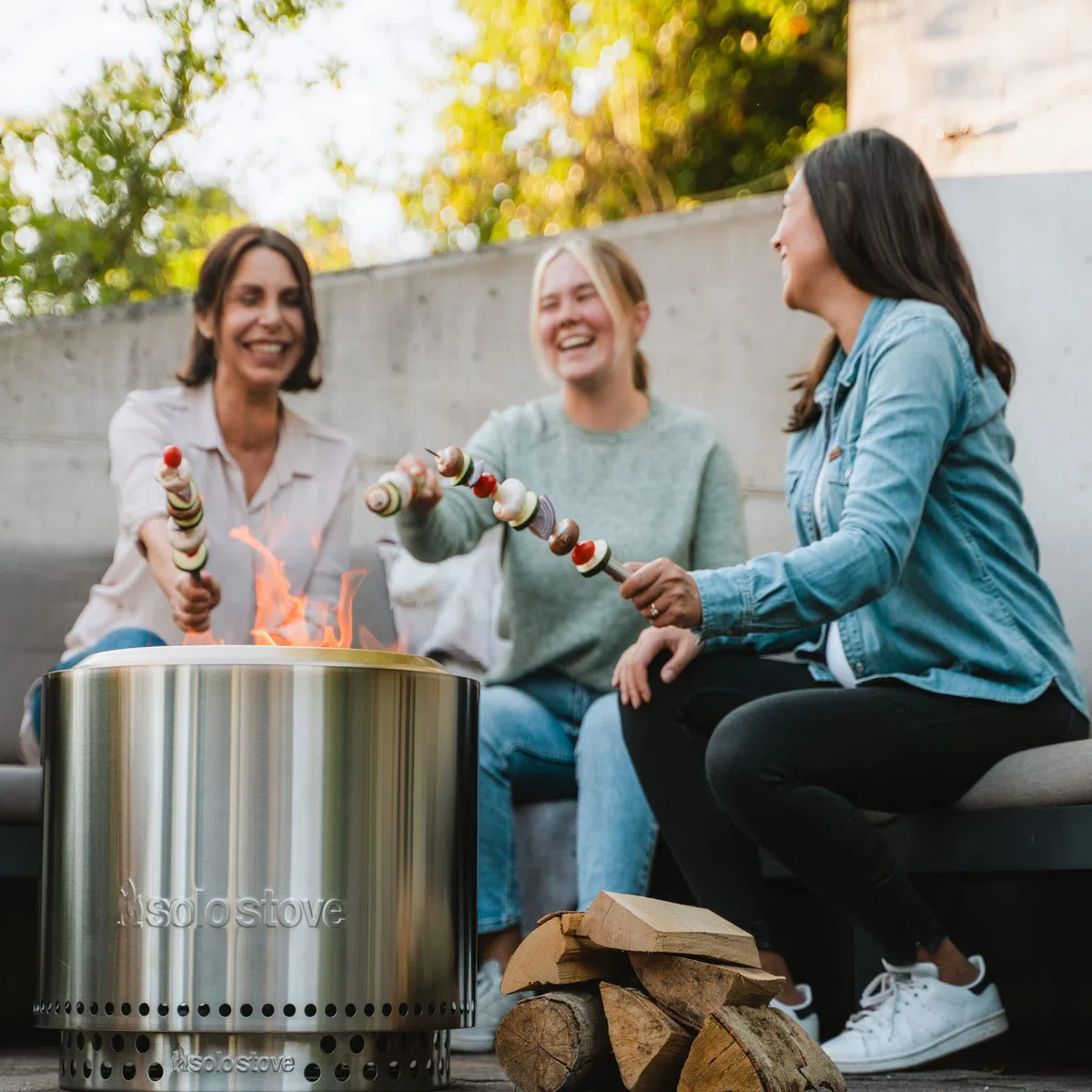 Solo Stove Braciere Senza Fumo Bonfire con Supporto2.0 | con Custodia da Trasporto, Combustione della Legna, Cassetto per la Cenere Rimovibile, Acciaio Inossidabile, 49,5 x 44,5 cm, 9 kg, Argento