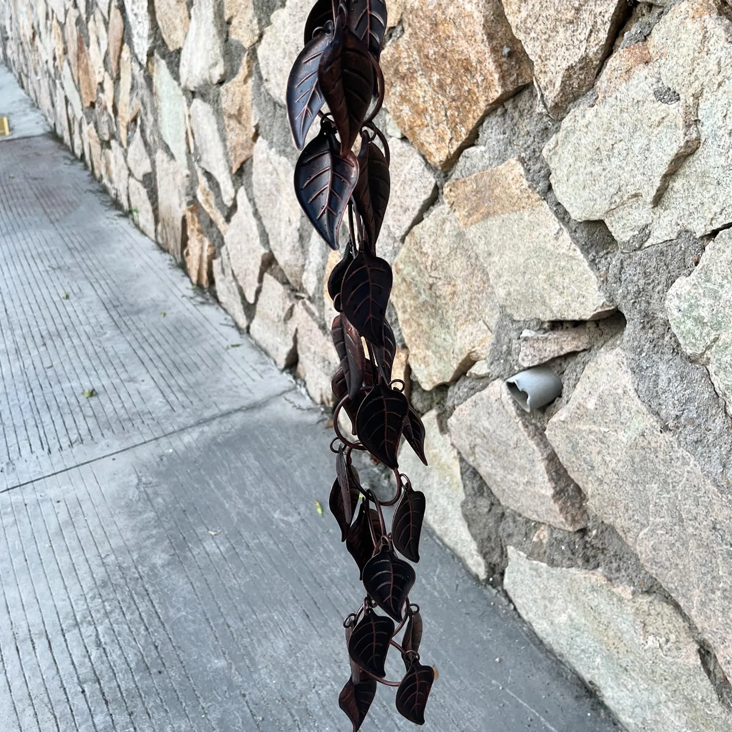 Catena per Pioggia da 2,5 m, con Foglie per grondaie e pluviali, Catene Decorative per Esterni, in Metallo, per grondaie, per Decorare la casa e Il Giardino, Rame Anticato