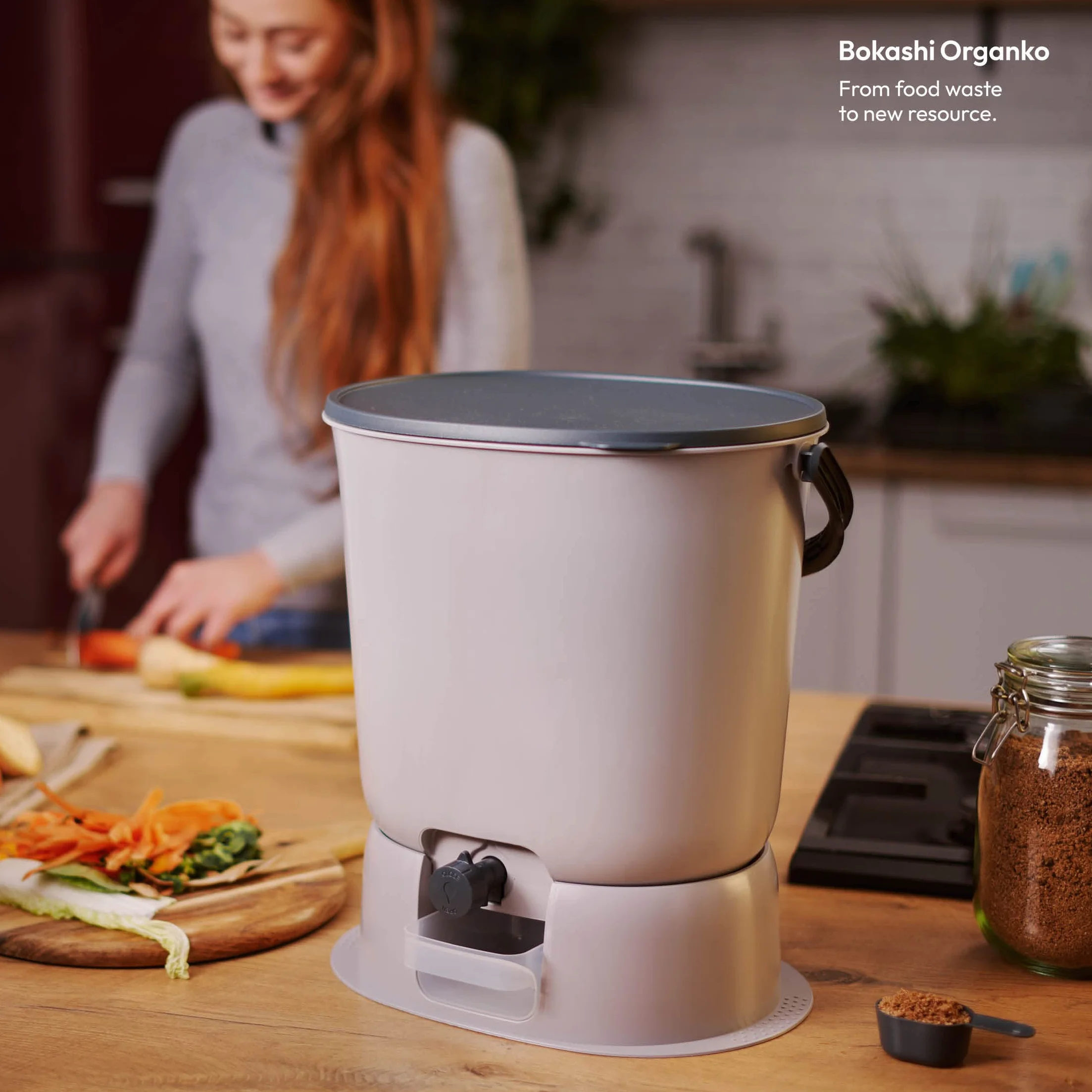 Skaza Bokashi Essential - Pattumiera biologica da cucina (15,3 litri) + base – Secchio per compost cucina e giardino in plastica riciclata – Starter Set + incl. 1 kg di avviamento per fermentazione