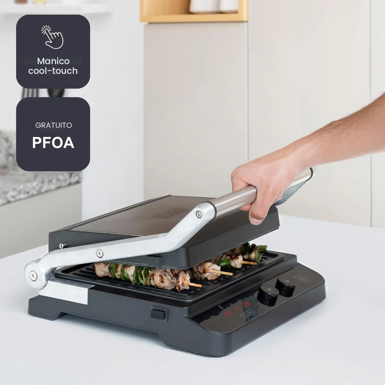 BLACK+DECKER Griglia elettrica 2000W 2 in 1 piastre lisce e grill antiaderente apertura 180° display LCD