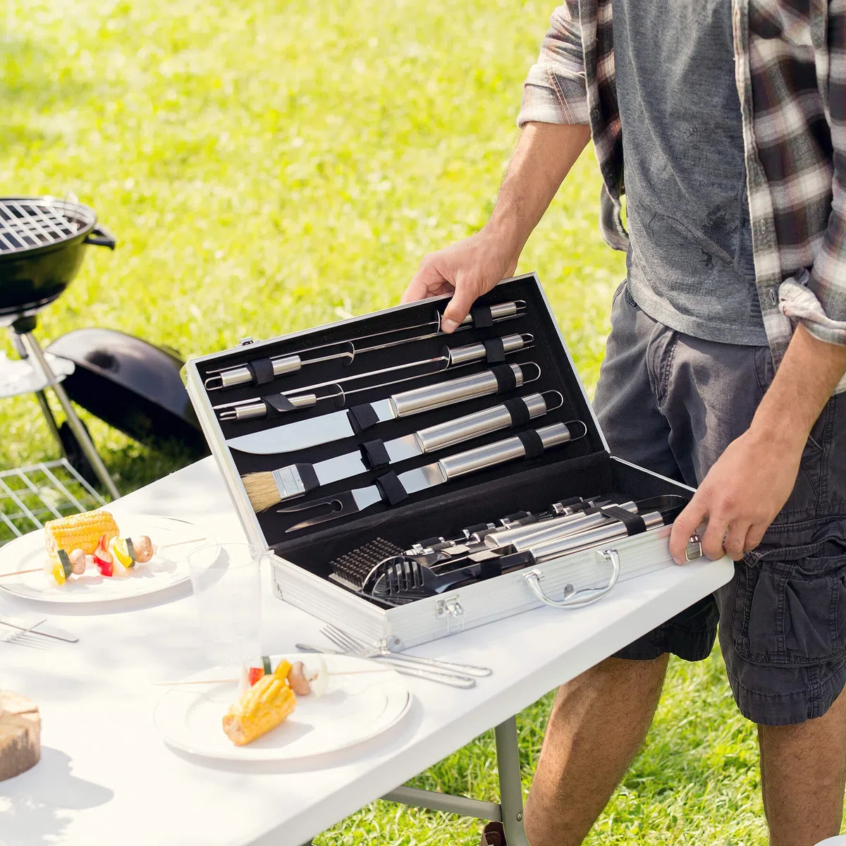 tectake® Set Barbecue Acciaio Inox, Accessori Barbecue con Valigetta Alluminio, Utensili Griglia, kit Barbecue Completo, Posate Barbecue, Spatola Pinza Forchettone, 18 Pezzi