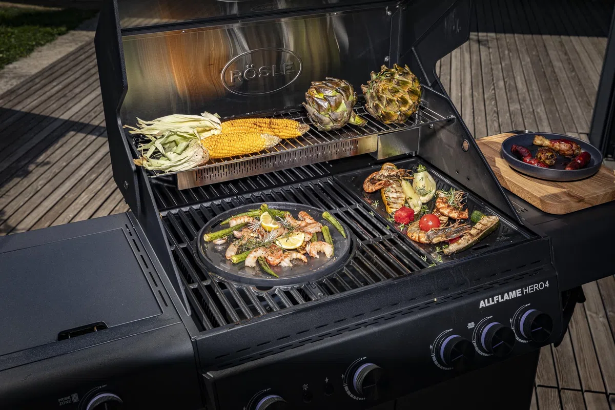 RÖSLE ALLFLAME Hero 4 Barbecue a gas, 4 bruciatori 3.5 kW, PRIMEZONE, superficie cottura 70x45 cm, griglie ghisa