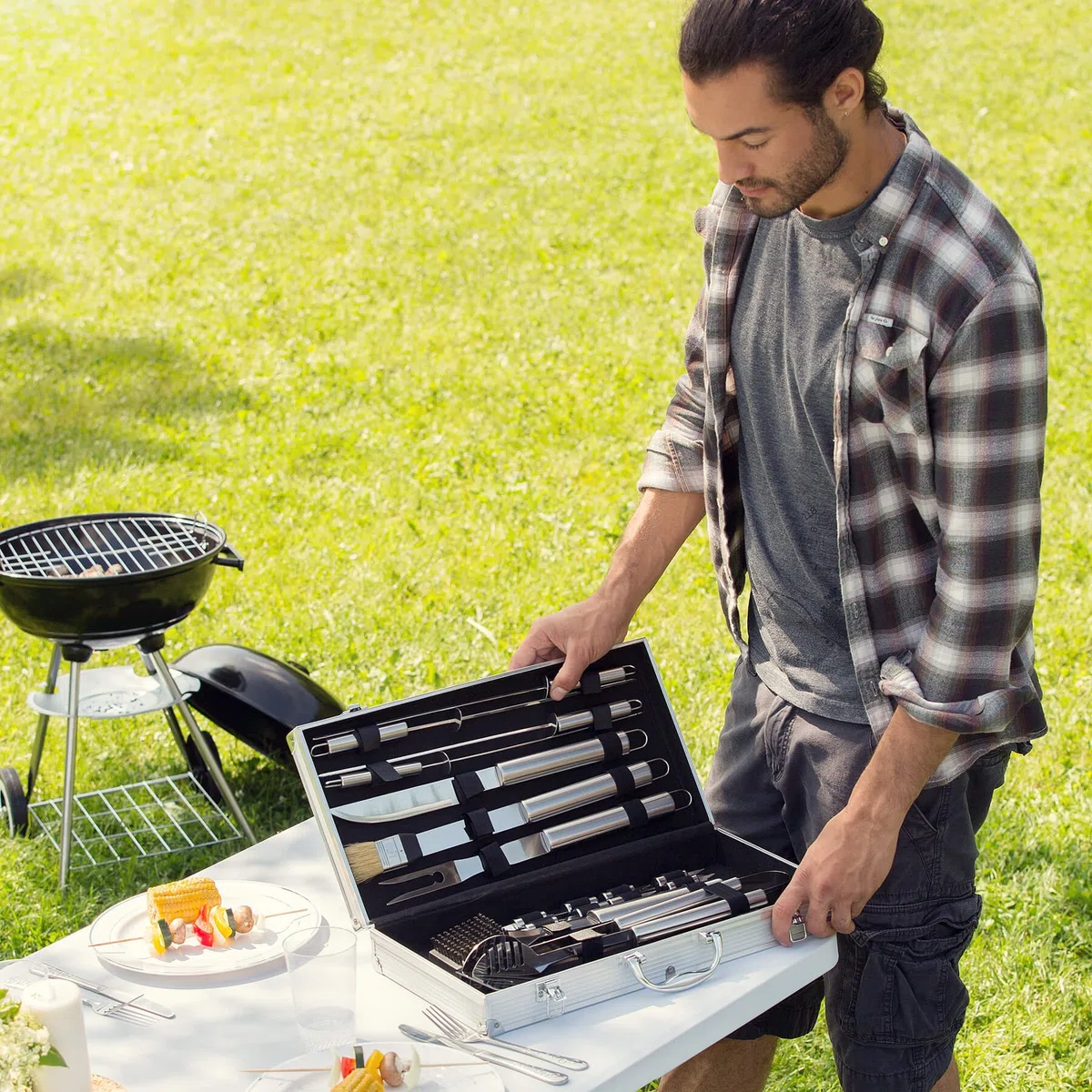 tectake® Set Barbecue Acciaio Inox, Accessori Barbecue con Valigetta Alluminio, Utensili Griglia, kit Barbecue Completo, Posate Barbecue, Spatola Pinza Forchettone, 18 Pezzi