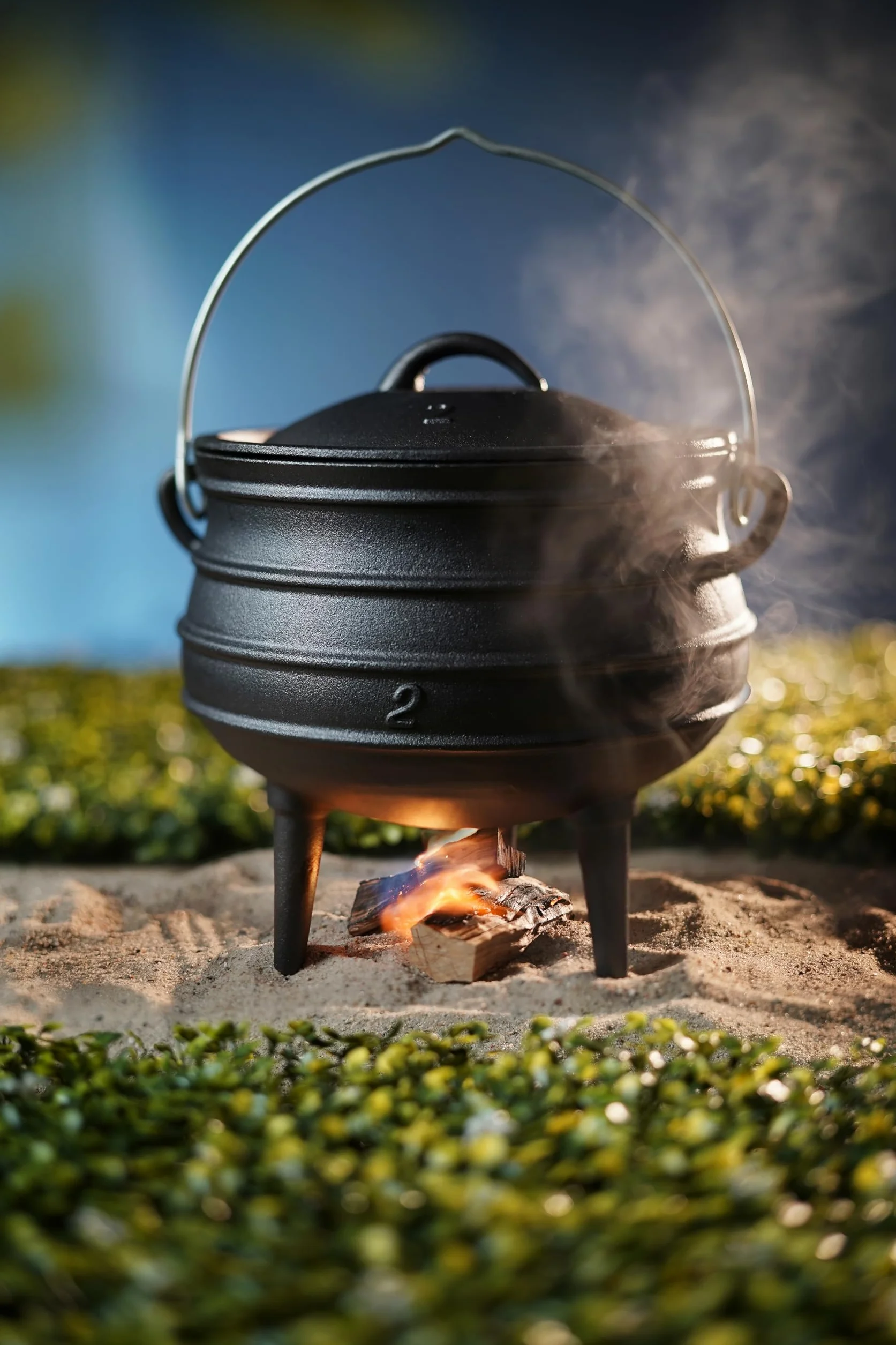 HENDI Pentola in ghisa a 3 gambe, tipo potjie sudafricano, con coperchio e manico ad arco, per fuoco aperto e forno, 6L, ⌀245x(H)280mm