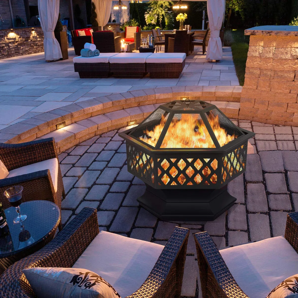 Yaheetech Braciere da Giardino Esterno a Legna Esagonale per Riscaldamento con Coperchio e Attizzatoio per Raduno Campeggio 61 x 61 x 62 cm Nero