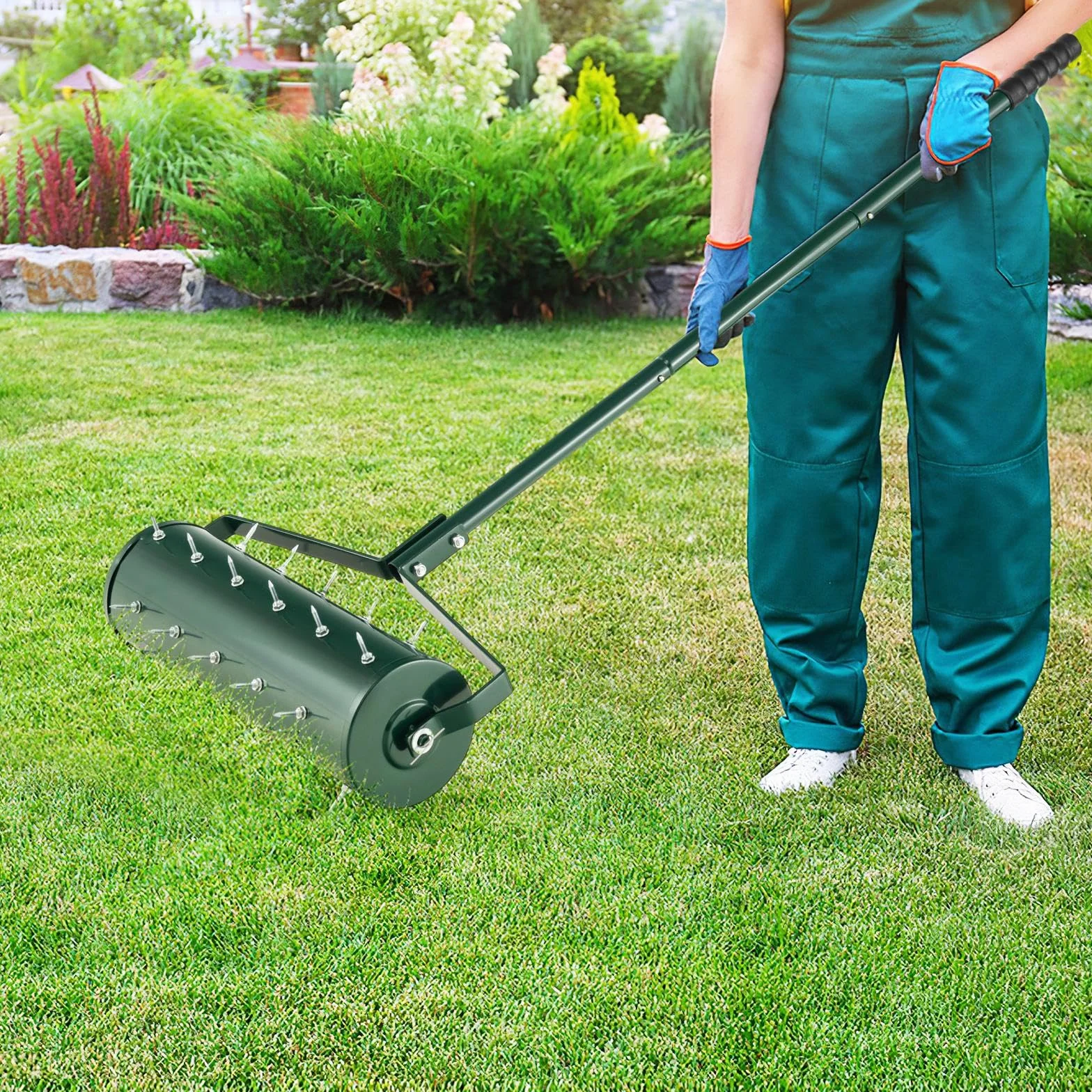 SOARS Arieggiatore per Prato a Rullo 44/53 cm, Aeratore Rullo da Giardino Manuale con Chiodi da 3,5 cm, in Metallo Antiruggine con Manico, Ideale per Prato, Orto e Terreno (53 x 130 cm, Verde)