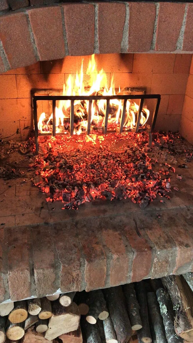 Fonderia Bongiovanni | Brucialegna | porta legna | portalegna da interno | portalegna da esterno | braciere | in ferro per camino e barbecue (cm 56x20x28h)