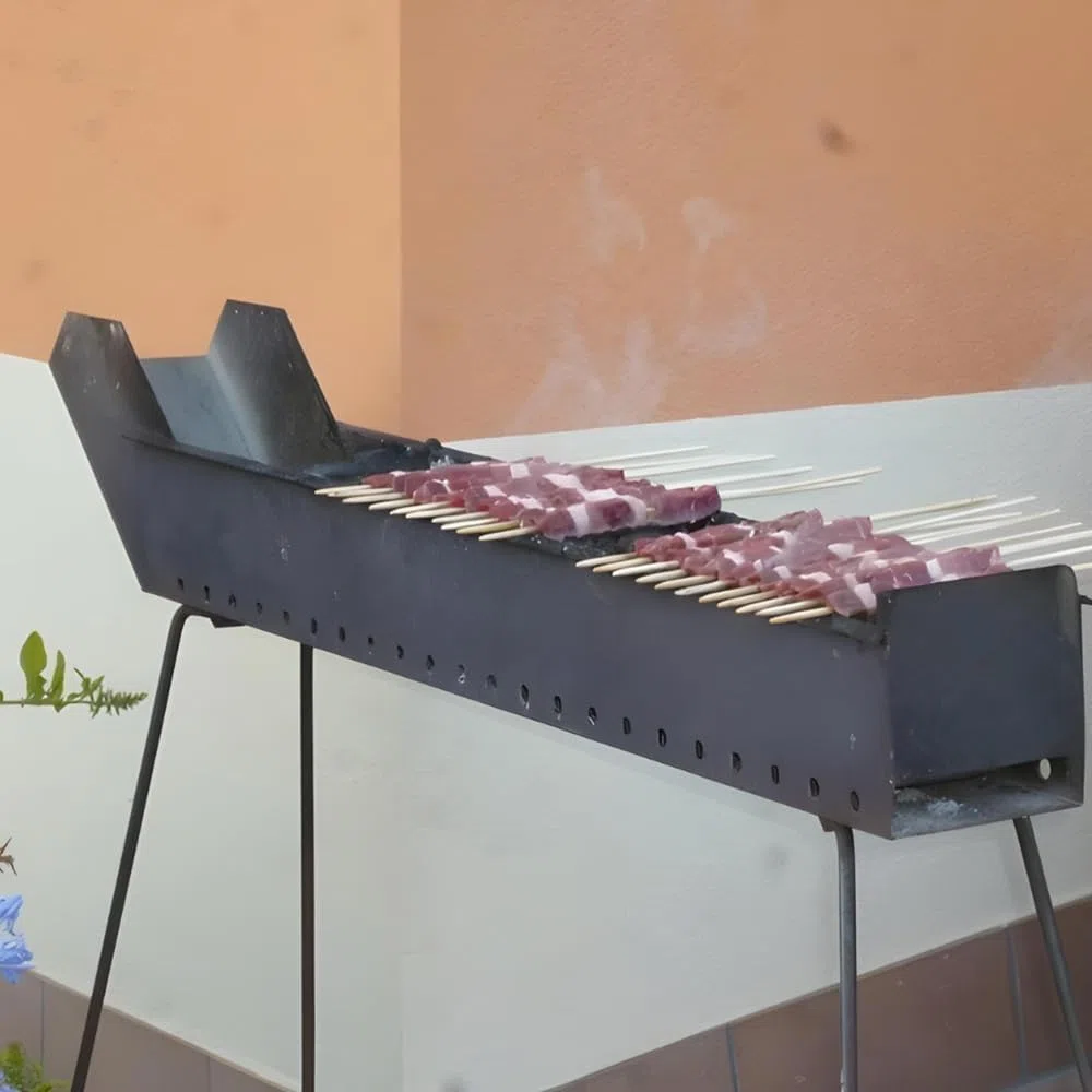 Paluplus Barbecue per Arrosticini in acciaio verniciato Nero, Misura 100x14x75 cm, Canaletta a 4 Gambe Pieghevoli, Grill a carbone per Spiedini con Fori di Ventilazione, Made in Italy -029