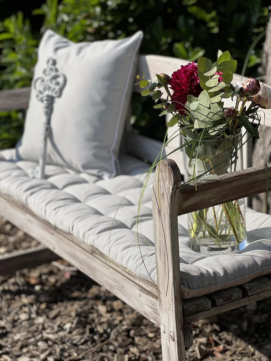 Brandsseller Cuscino per panca da esterno, 120 x 40 x 4 x 4 cm, a righe, bianco/grigio chiaro