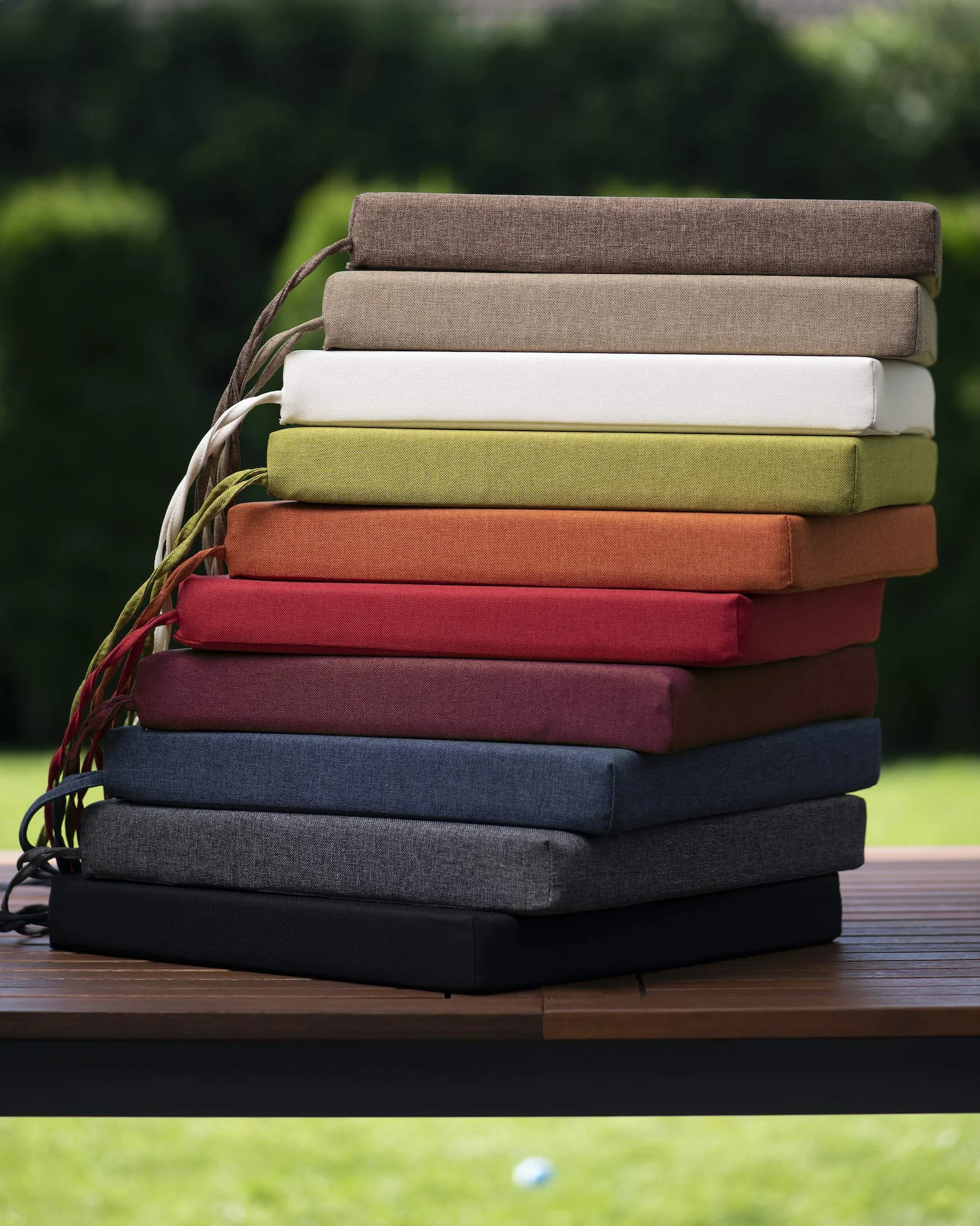 Sunnypillow 4 Cuscini per Sedia con Nastri 40x40 cm 5 cm Spessore per Sedie Panche Interno Esterno Cremoso
