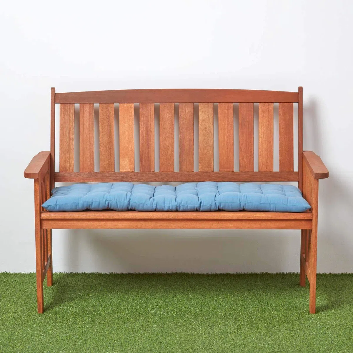 HOMESCAPES Cuscino per panca da giardino per mobili da patio panca da cucina o da sala pranzo per interni ed esterni confortevole stile moderno trapuntato Three seater (143 x 48 x 5 cm) Blu Airforce