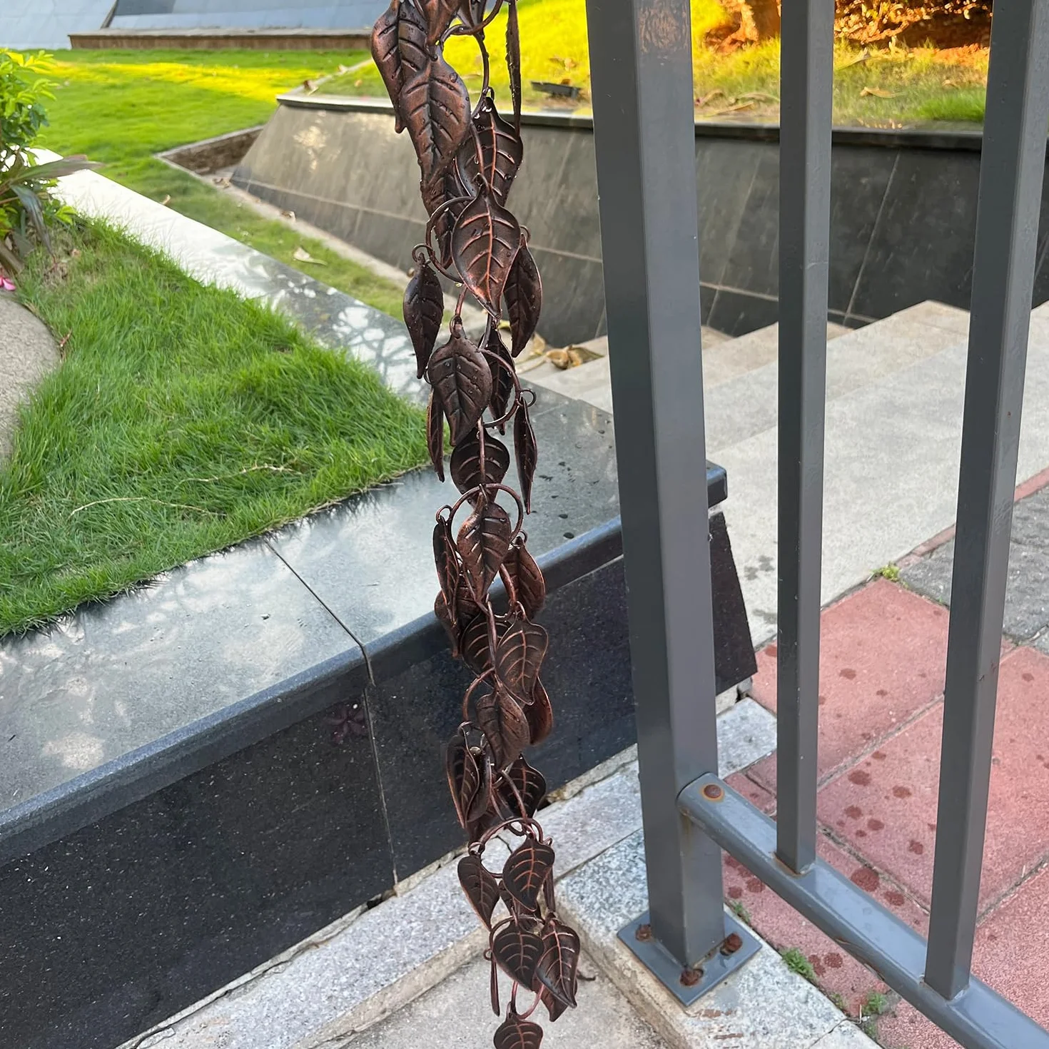 Catena per Pioggia da 2,5 m, con Foglie per grondaie e pluviali, Catene Decorative per Esterni, in Metallo, per grondaie, per Decorare la casa e Il Giardino, Rame Anticato