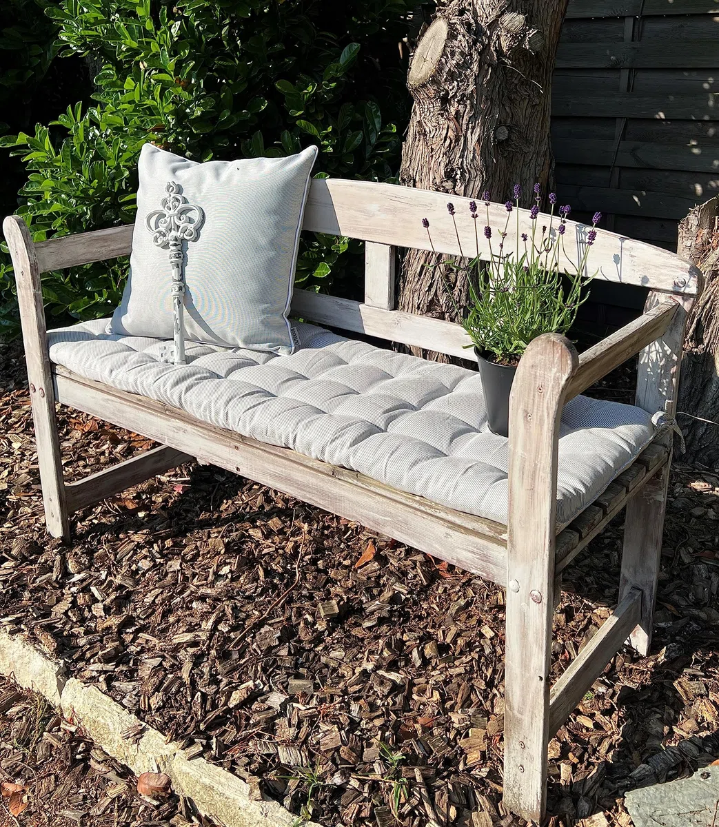 Brandsseller Cuscino per panca da esterno, 120 x 40 x 4 x 4 cm, a righe, bianco/grigio chiaro