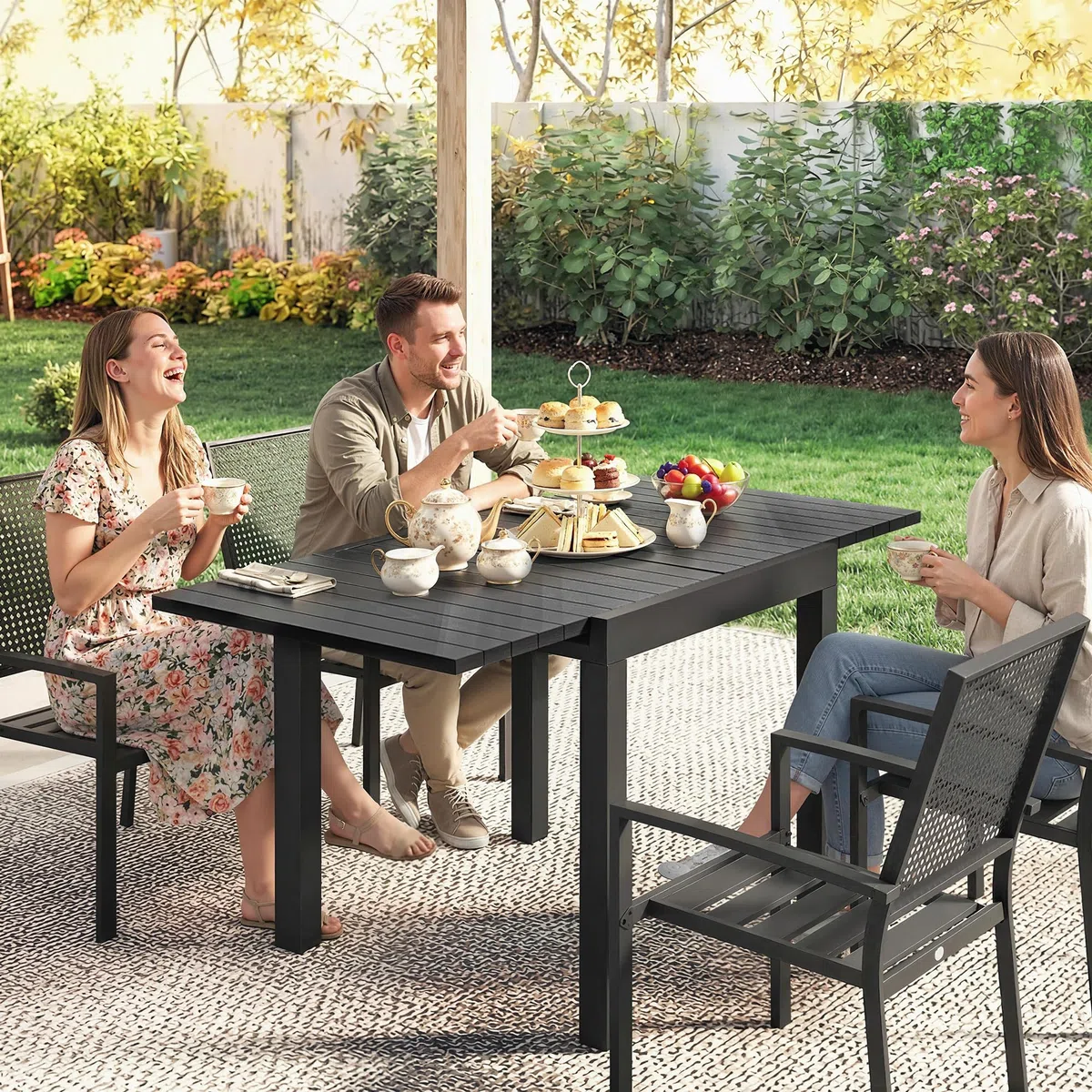 Outsunny Tavolo da Giardino Allungabile per 4-6 Persone 80/160x80 cm, Tavolo da Pranzo Esterno Estensibile Rettangolare in Alluminio con Piano Effetto Legno a Doghe, per Patio Terrazzo Balcone, Nero